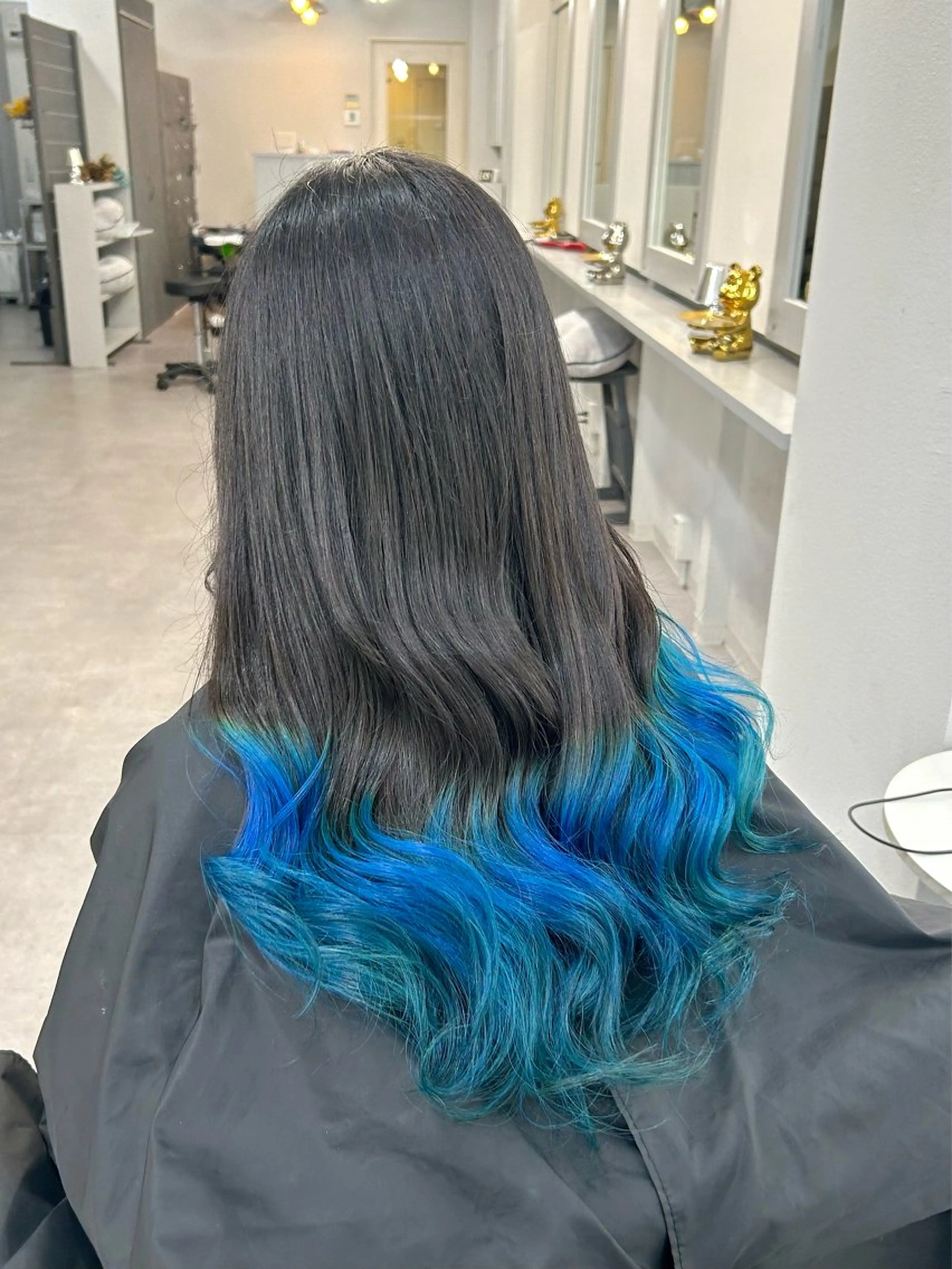 ロング カラー ブルーカラー グラデーションカラー Cielro【 シェイロ 】所属・Cielro/ダブル カラー/西田咲希のヘアスタイル