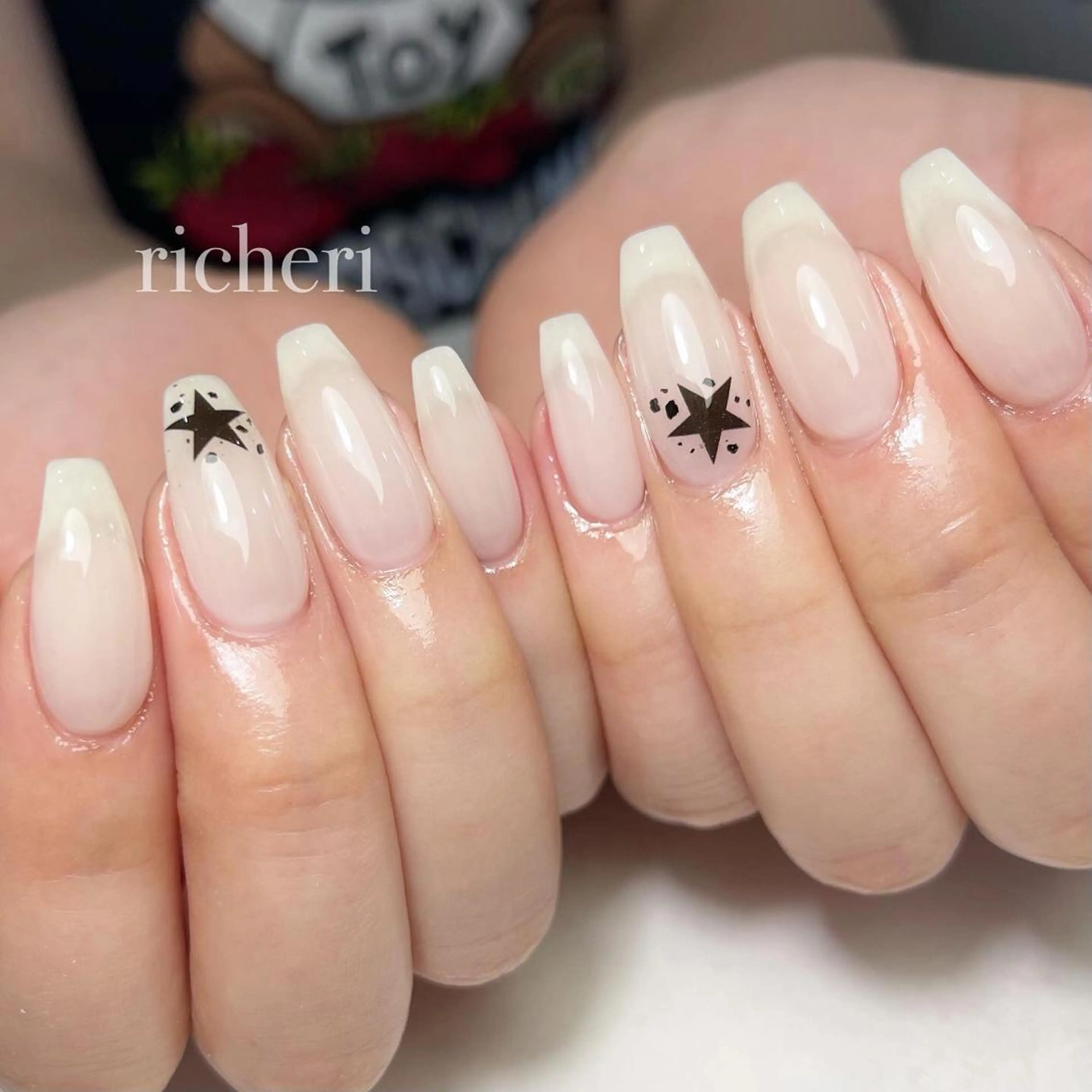 ミディアム ネイル ハンドネイル richeri beautyのエステ・リラクイメージ