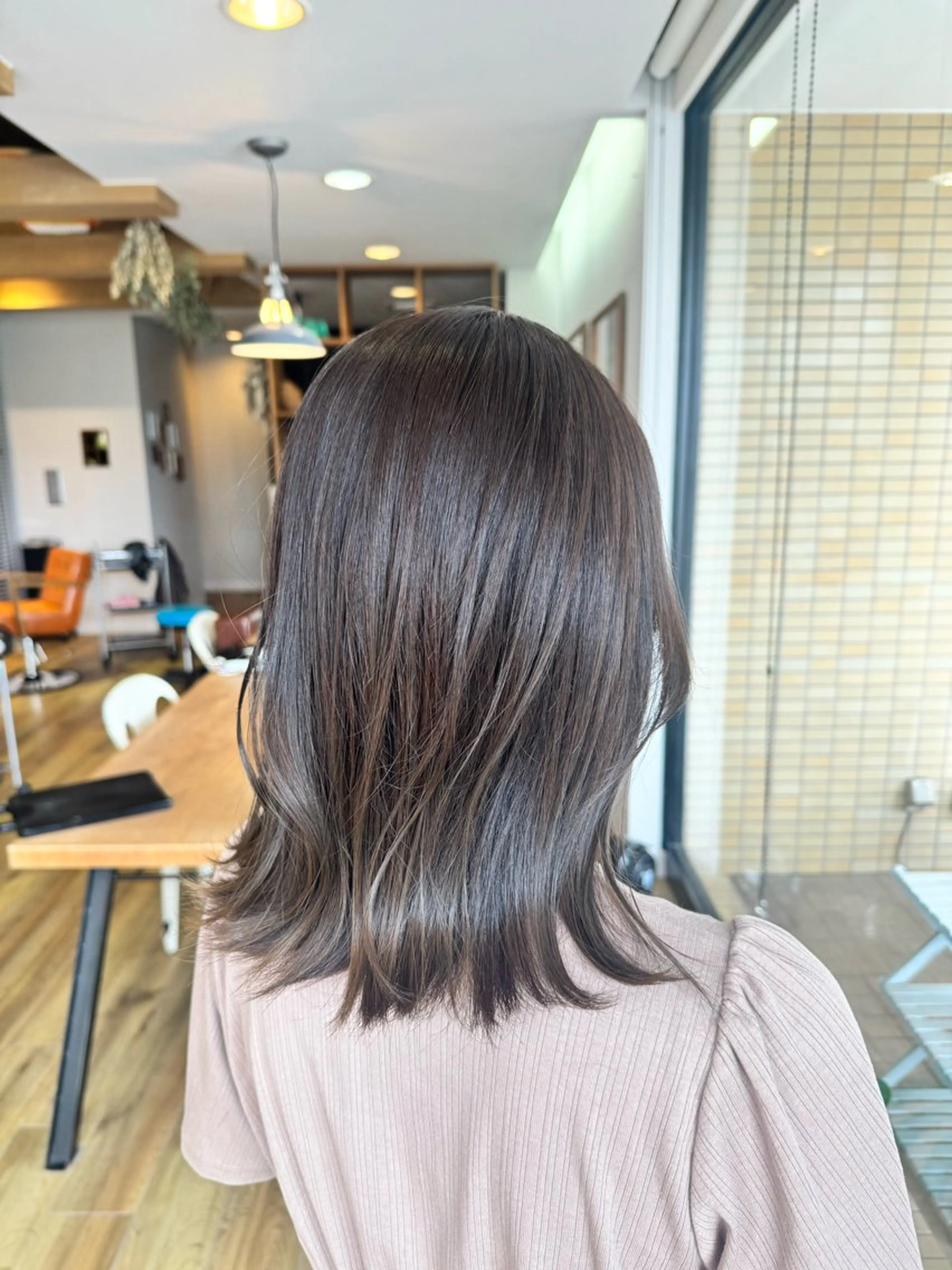 ミディアム カラー アッシュ ヘアカラー トリートメント ツキダテ ユイのヘアスタイル