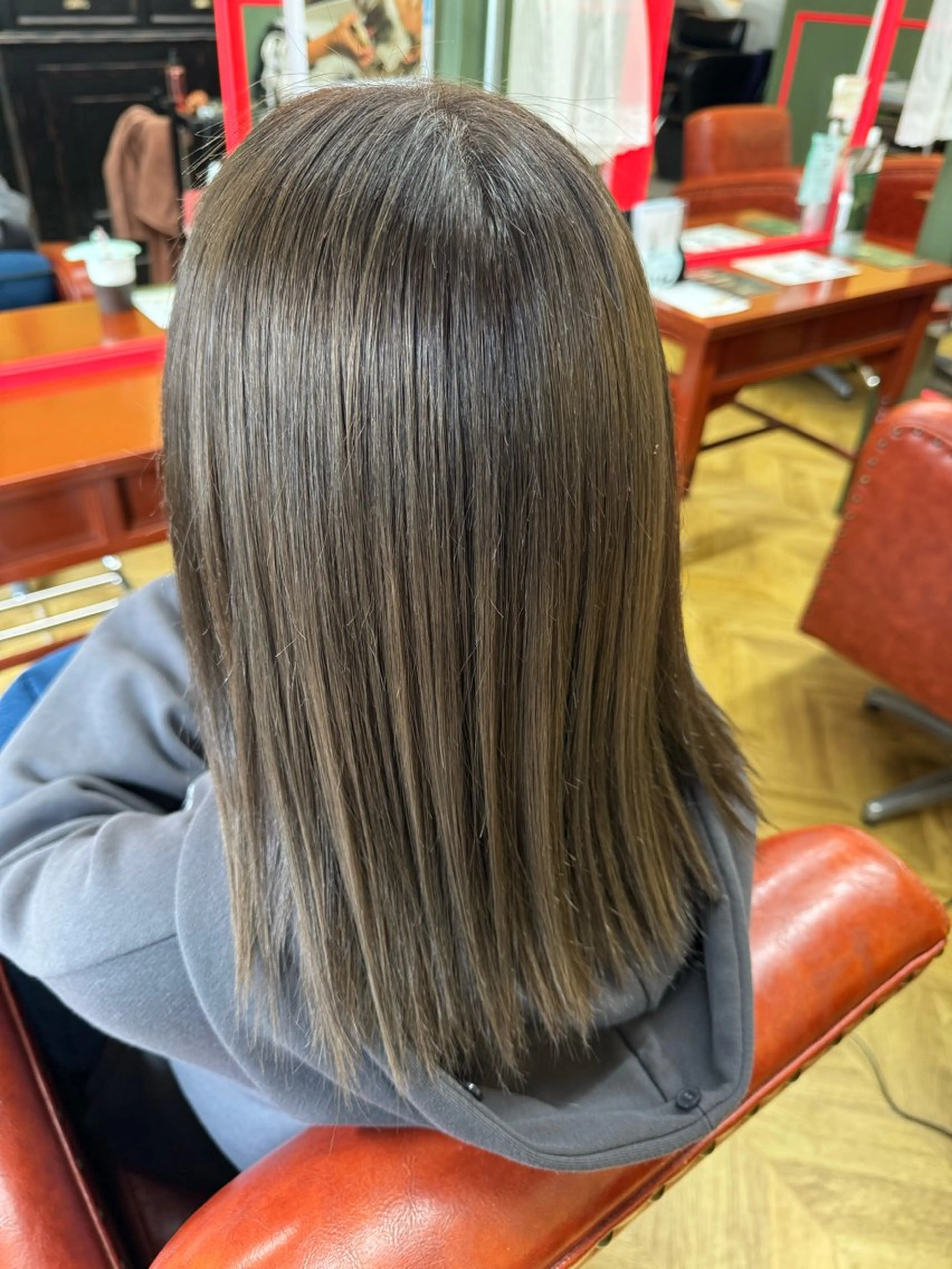 ミディアム カラー ヘアカラー 米倉 麻衣のヘアスタイル