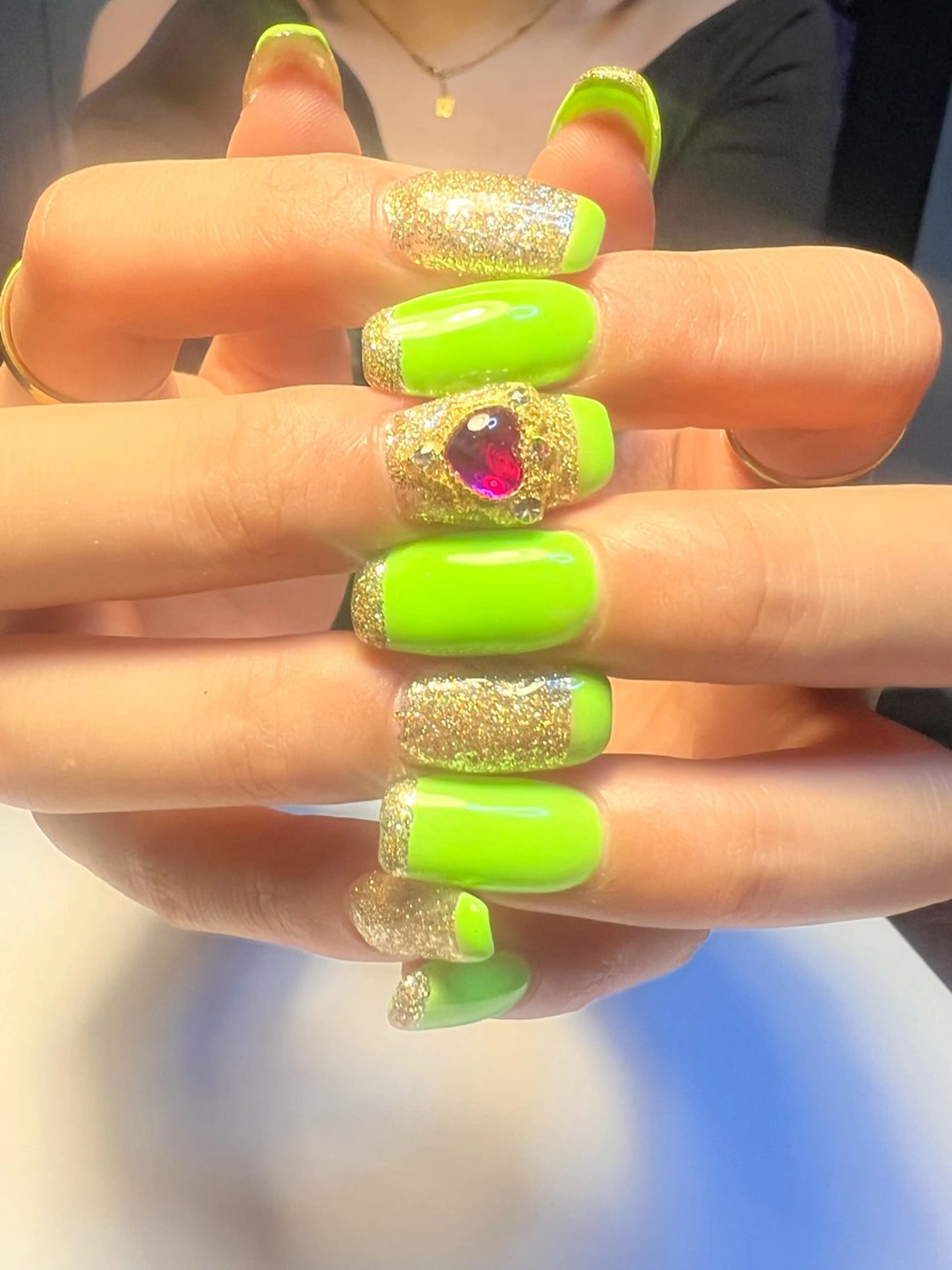 ネイル 長さ出し フラッシュネイル ゴールド グリーン ハンドネイル 中村 翠のネイルデザイン