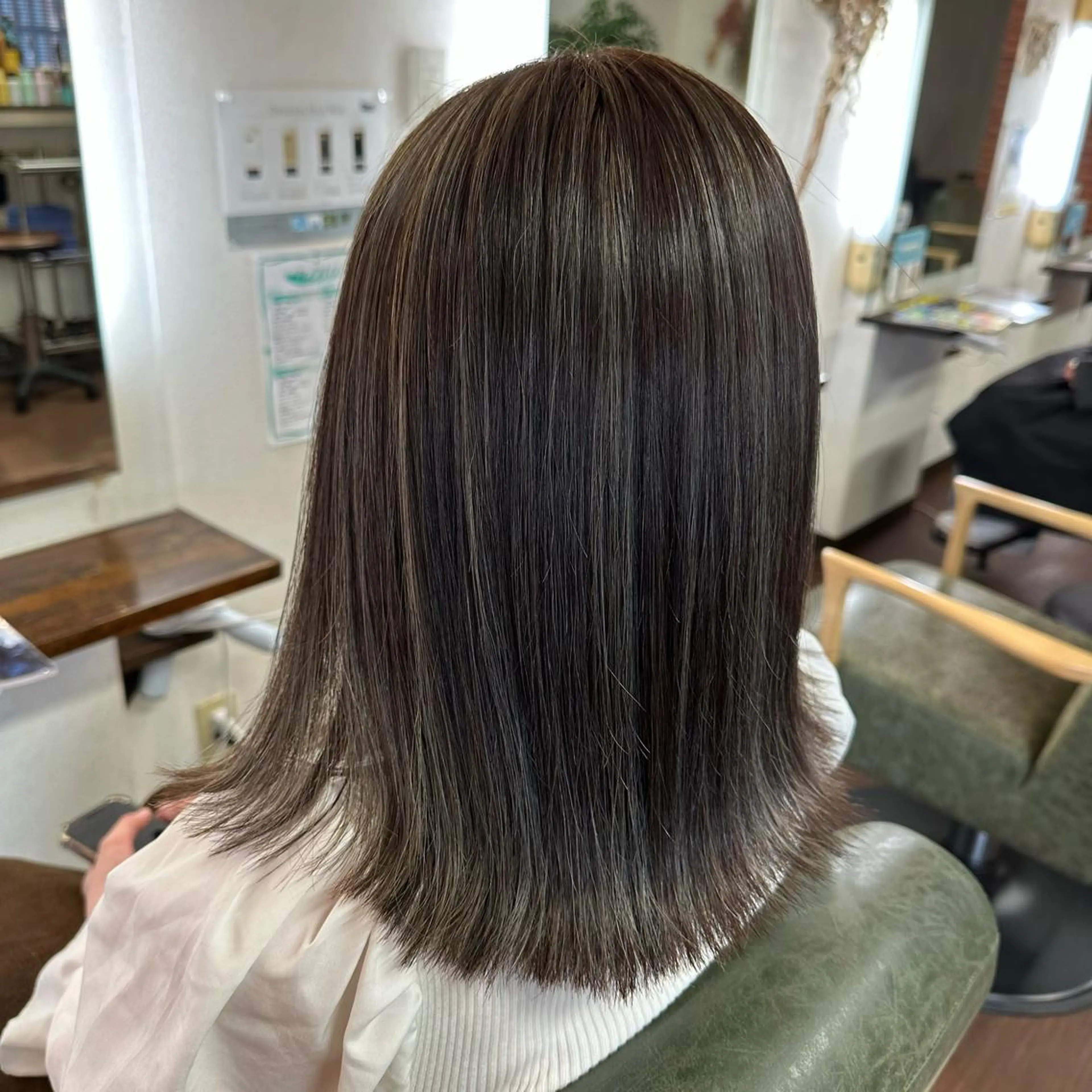 ロング カラー 透明感カラー ハイライトカラー ハイライト カット ヘアカラー トリートメント 大人かわいいインナー カラー/菊池柊真🎨のヘアスタイル