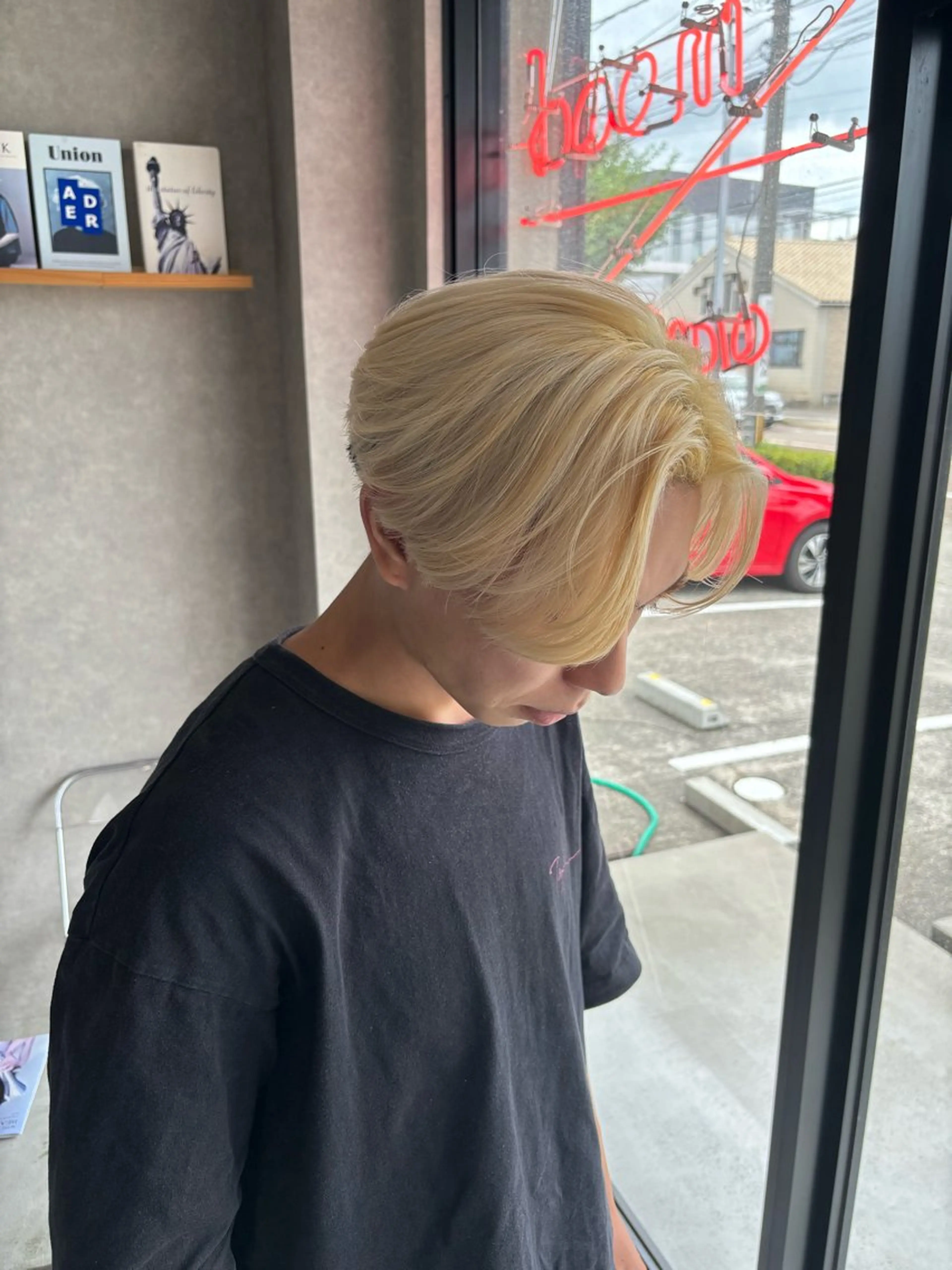 ショート メンズ センターパート メンズハイトーン マッシュウルフ マッシュ メンズパーマ カット 長谷川 湧のヘアスタイル