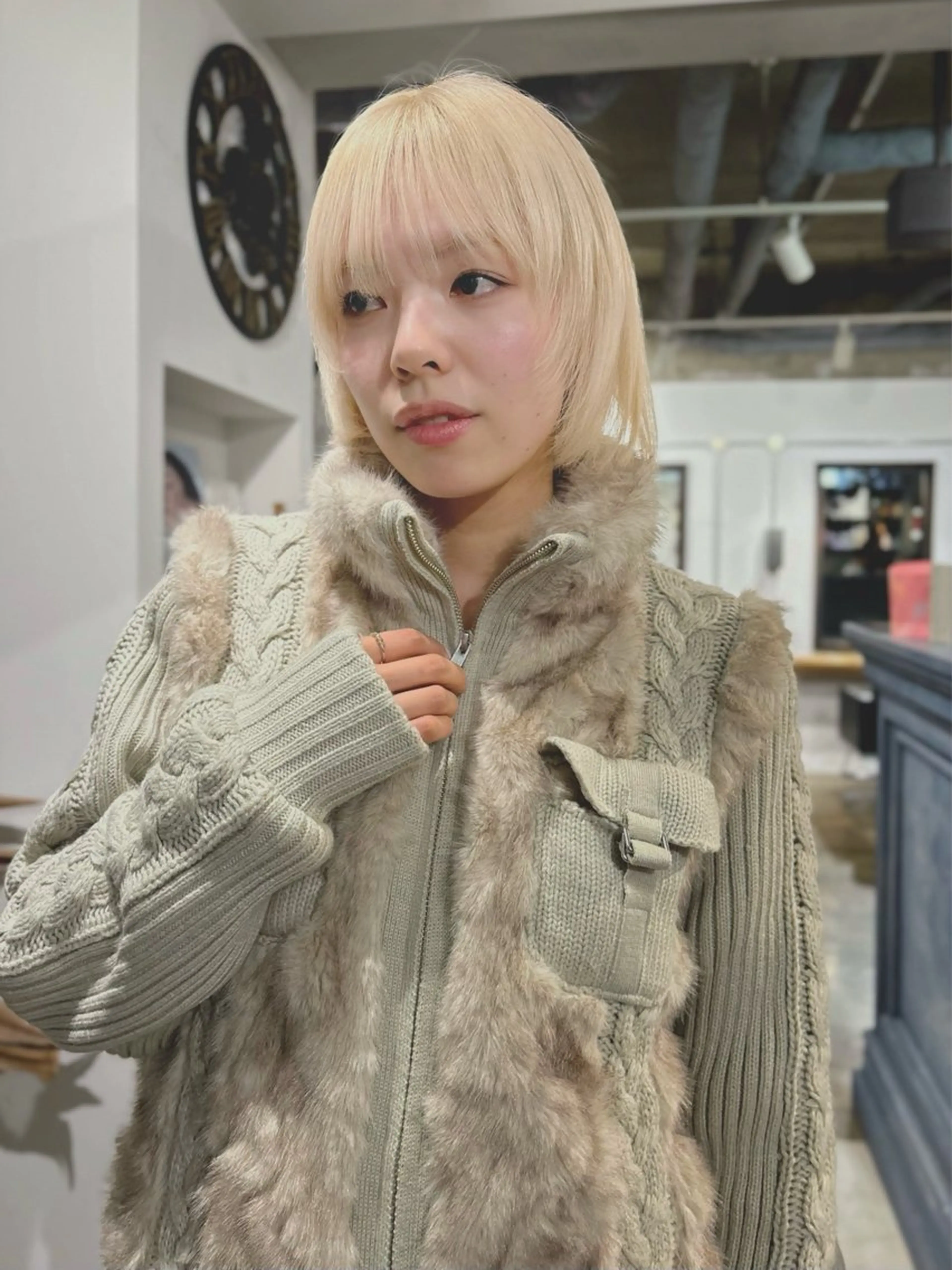 ショート カラー ブリーチ ブロンド ハイトーンカラー ホワイトブロンド ヘアカラー デザインパーマ 藤田和樹のヘアスタイル