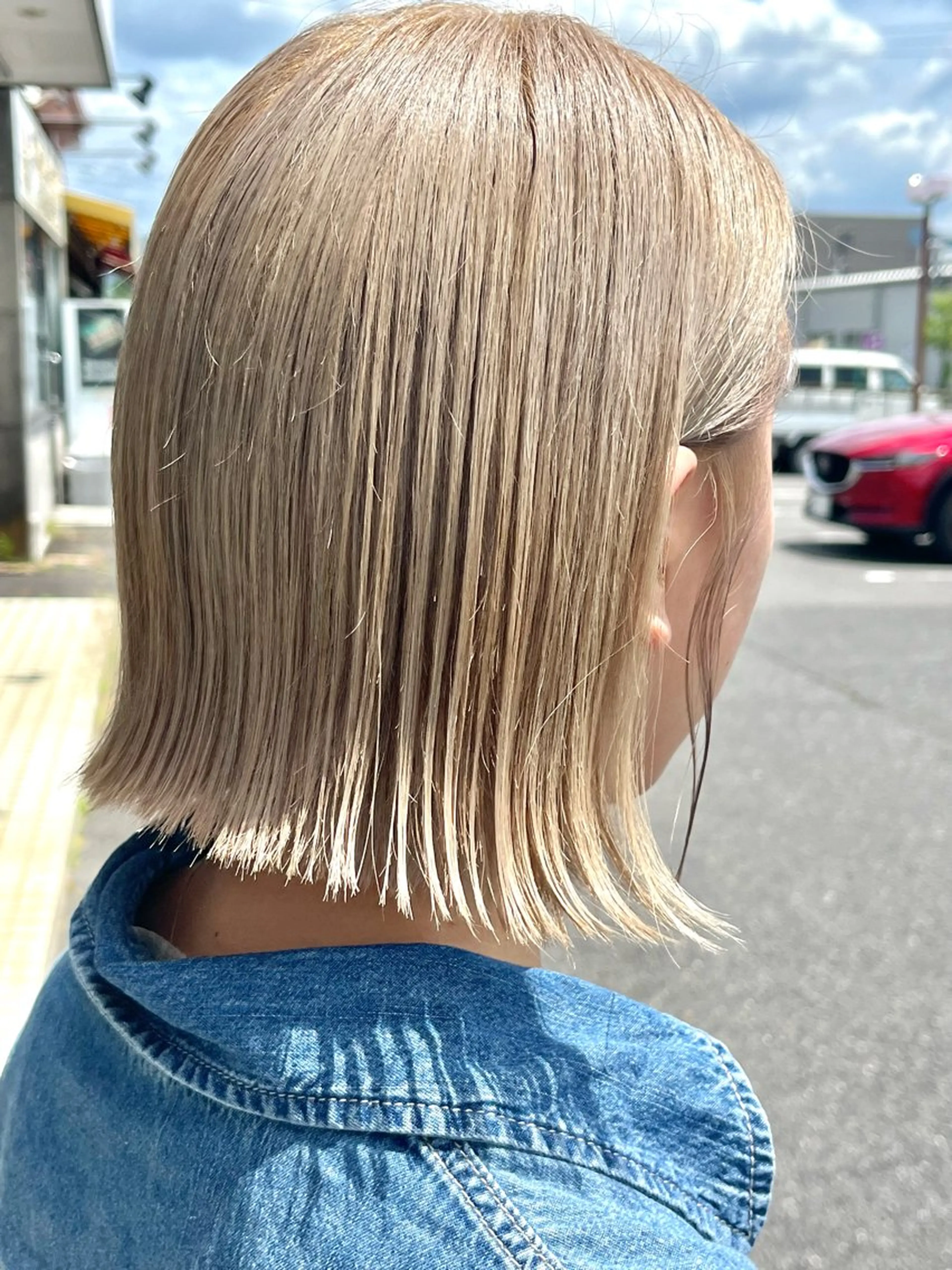 カラー 切りっぱなしボブ ベージュカラー ブリーチ ハイトーンカラー ボブ カット ヘアカラー 遠山 祐樹のヘアスタイル