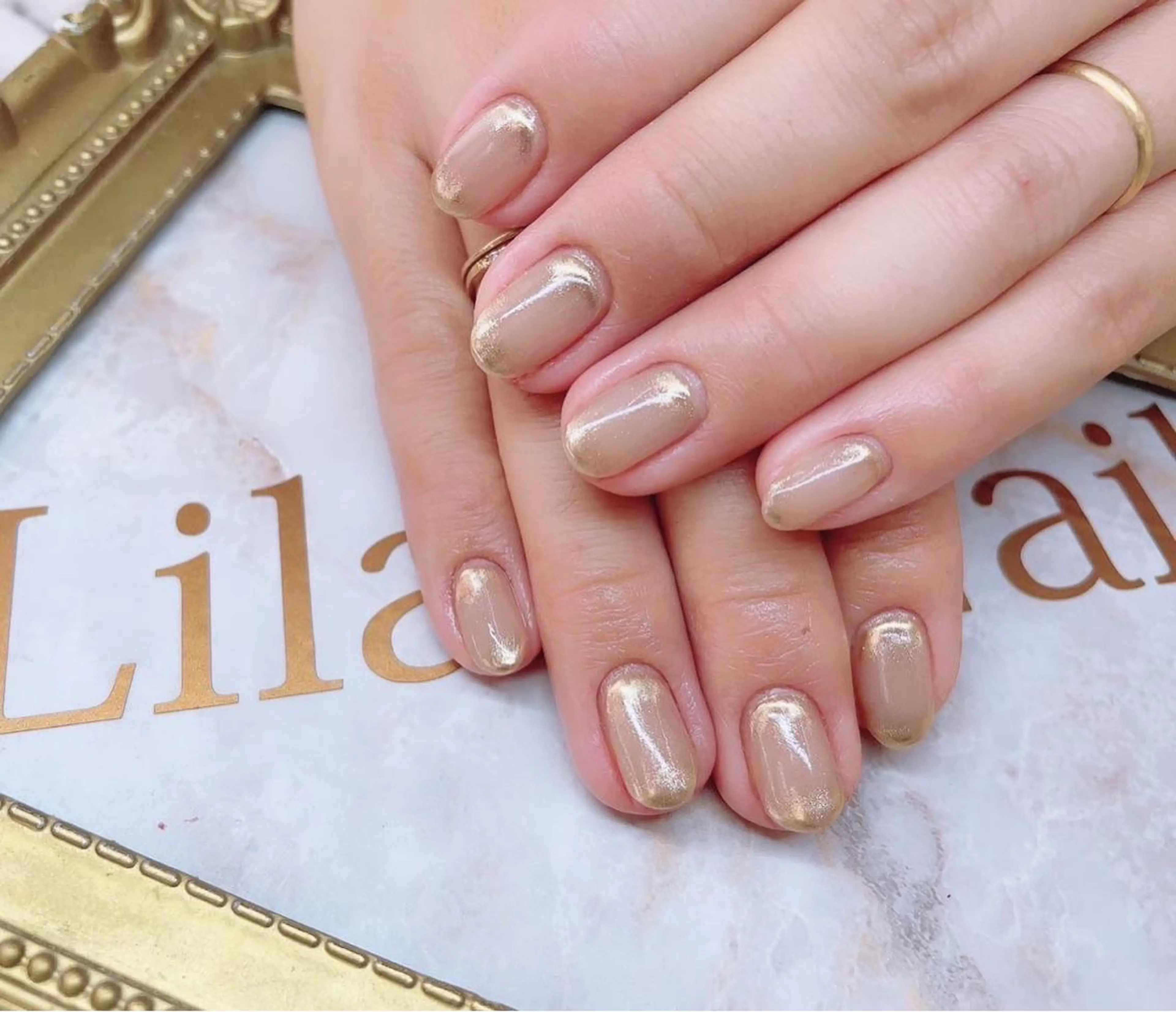 ネイル 入学式 フレンチネイル ジェルネイル ゴールド グラデーション Lilas Nailのネイルデザイン
