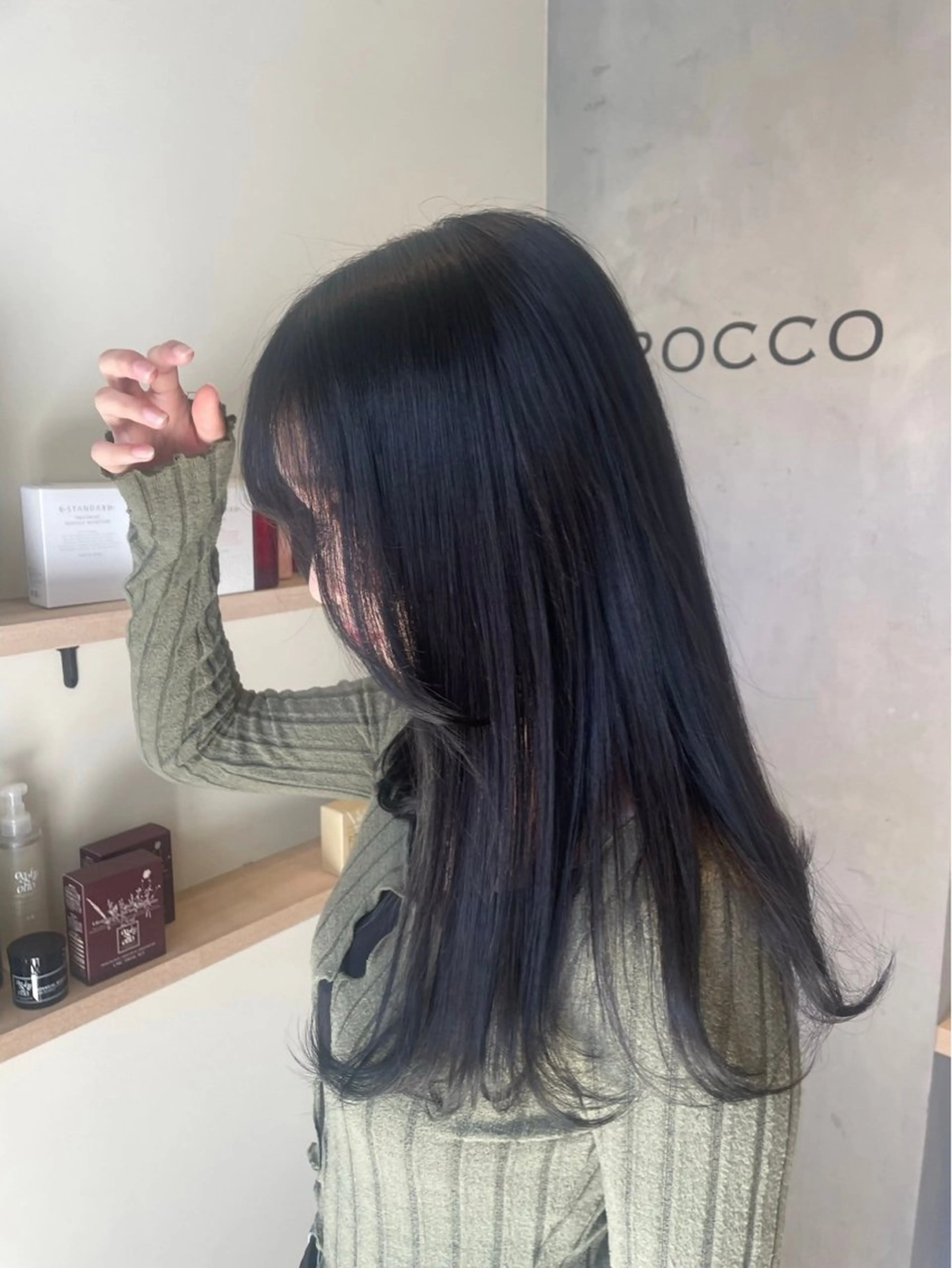 ロング ヘアカラー トリートメント アイナ ROCCOのヘアスタイル