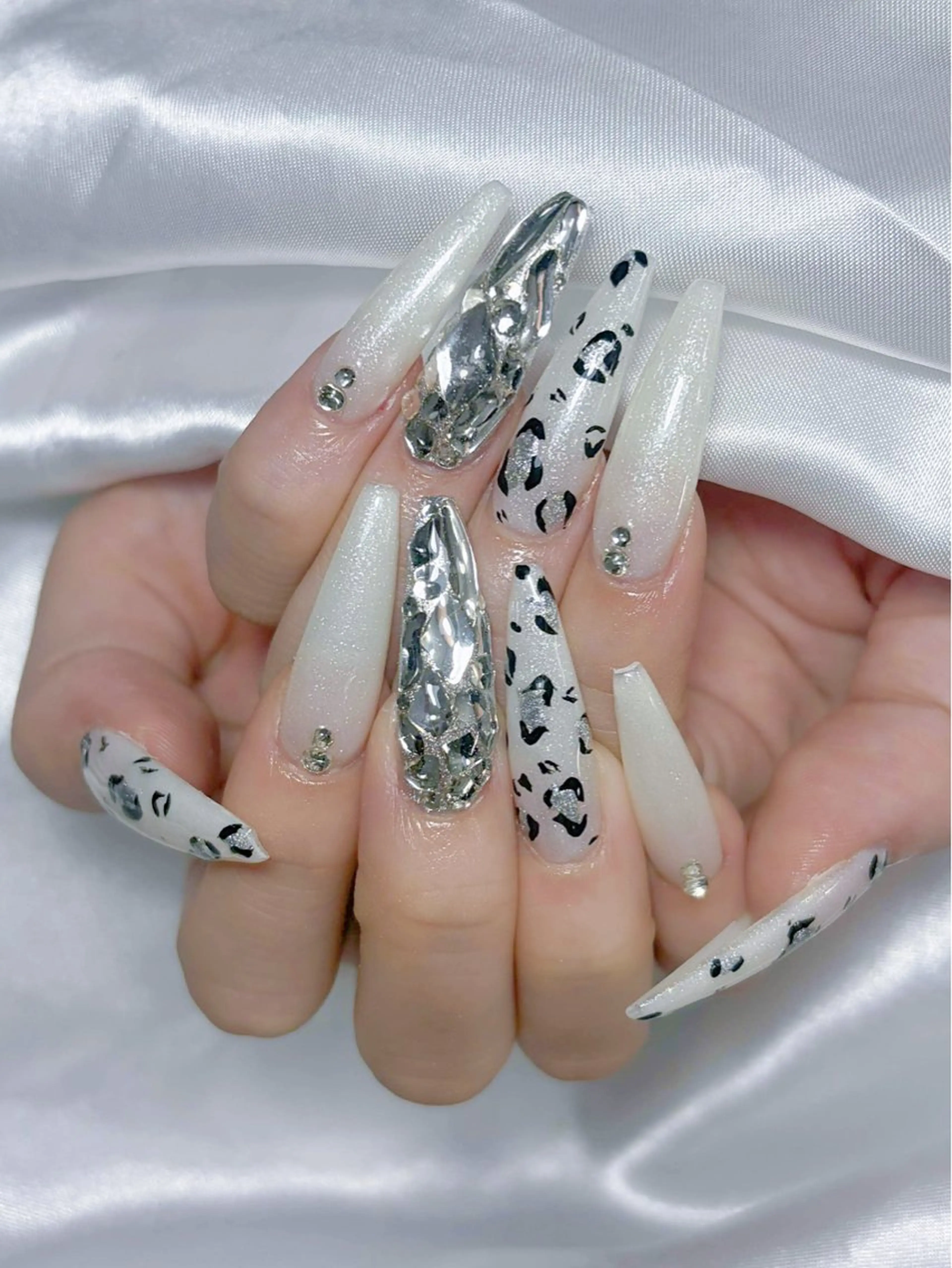 ネイル ハンドネイル LEELA NAIL STUDIO所属・LEELA NAIL STUDIOのネイルデザイン