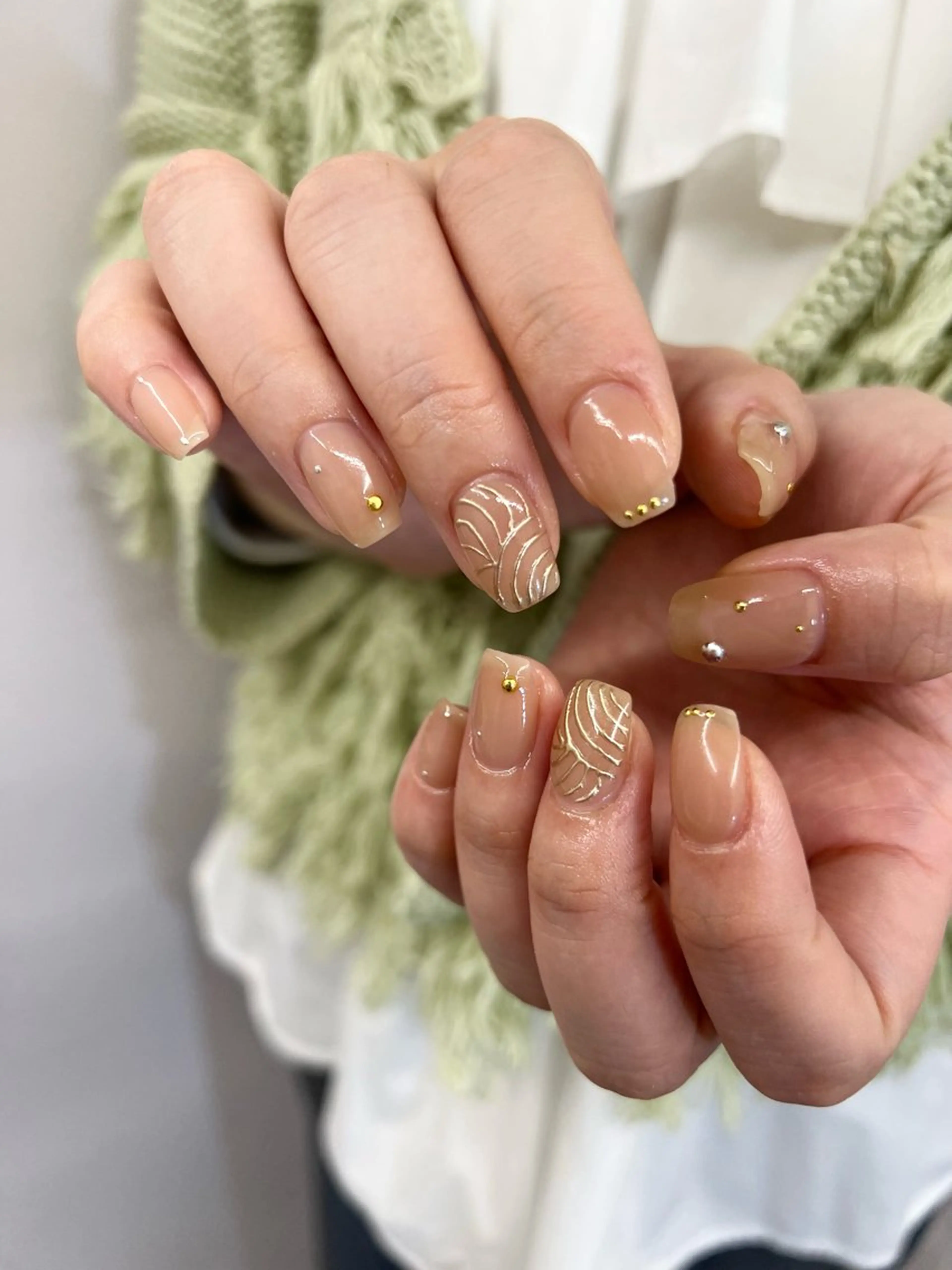 ネイル ジェルネイル ゴールド キラキラネイル マグネットネイル ミラーネイル ハンドネイル ハンドケア Bana_ Nailのネイルデザイン