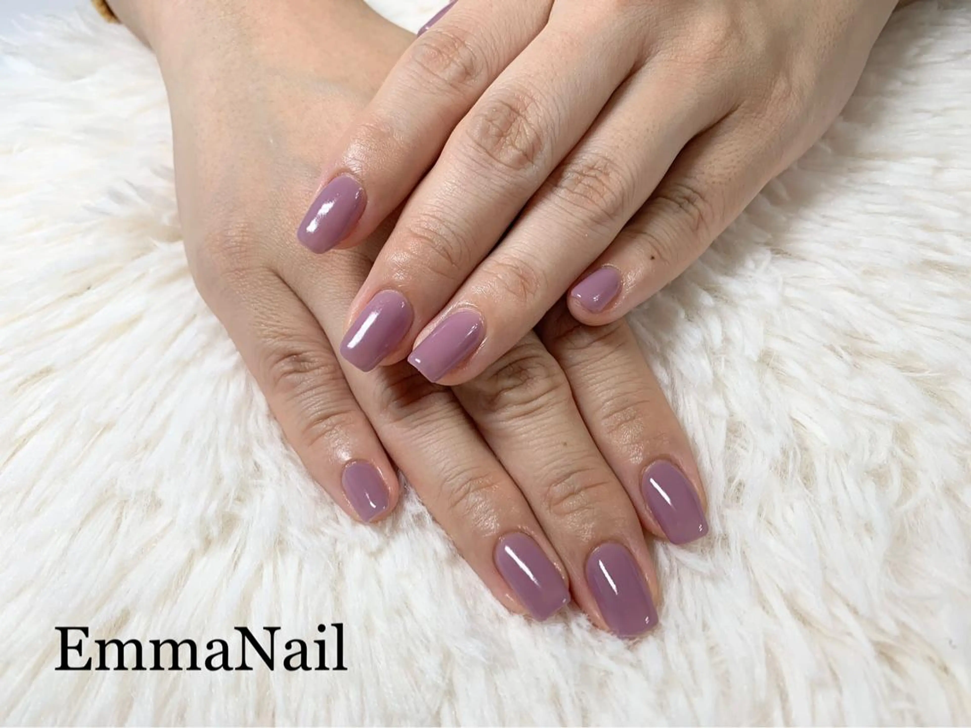 ネイル ジェルネイル ワンカラーネイル パープル ハンドネイル salon EM&A emiのネイルデザイン