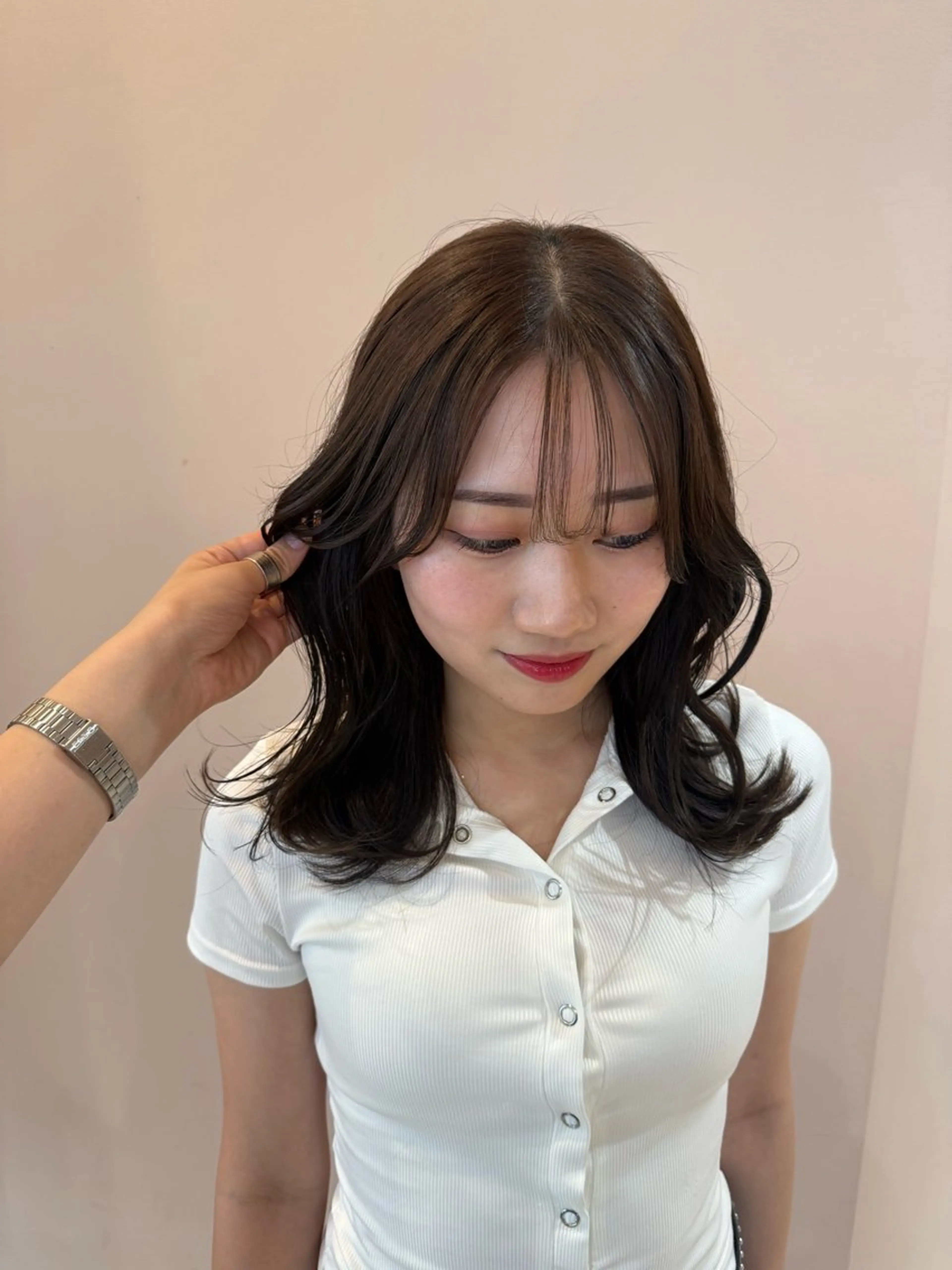 セミロング カラー レイヤーカット 鈴木 二依奈のヘアスタイル