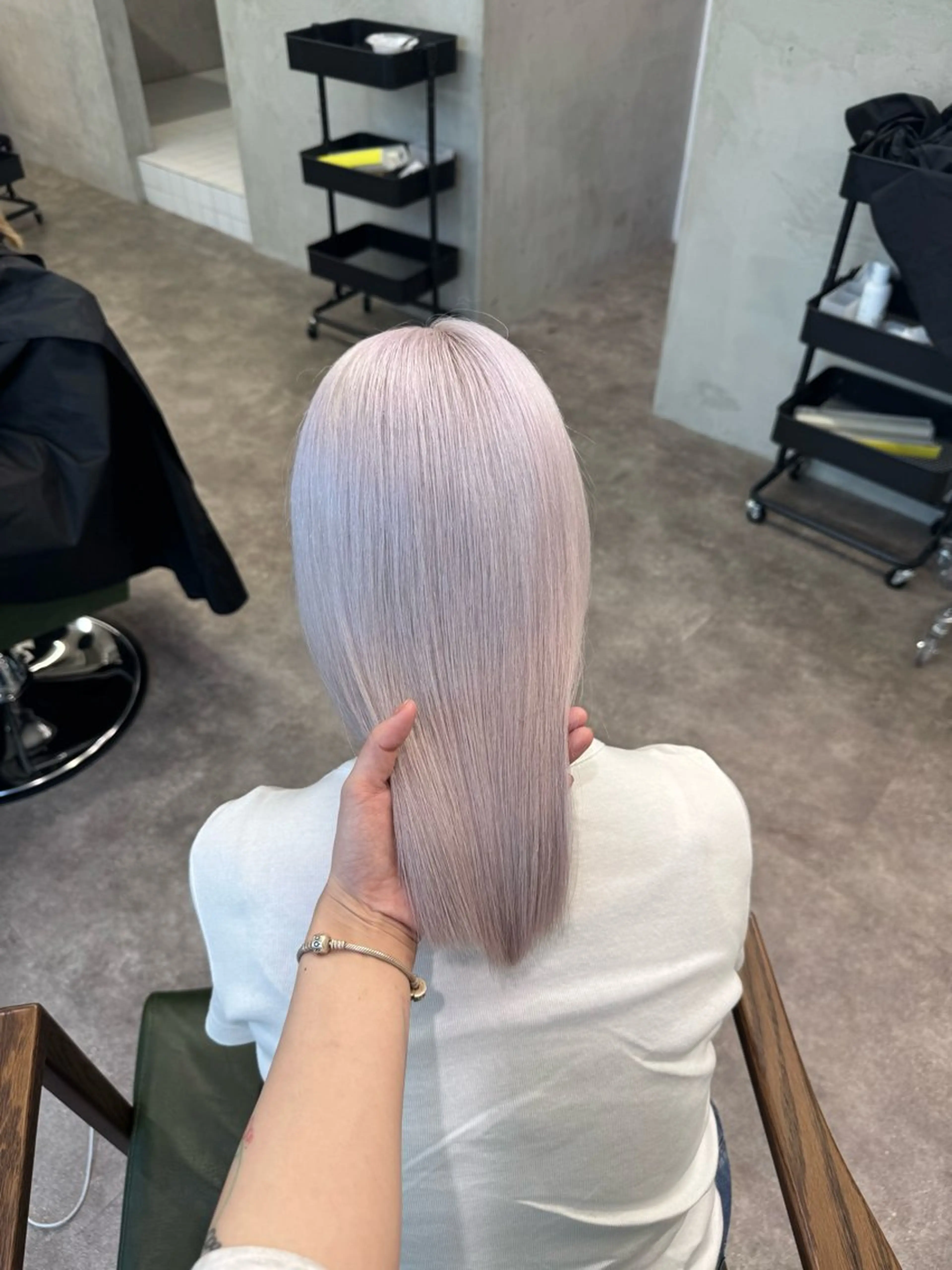 ミディアム カラー ブロンド ホワイトブロンド ヘアカラー ハイトーン/ピンク カラー/めい🎀のヘアスタイル