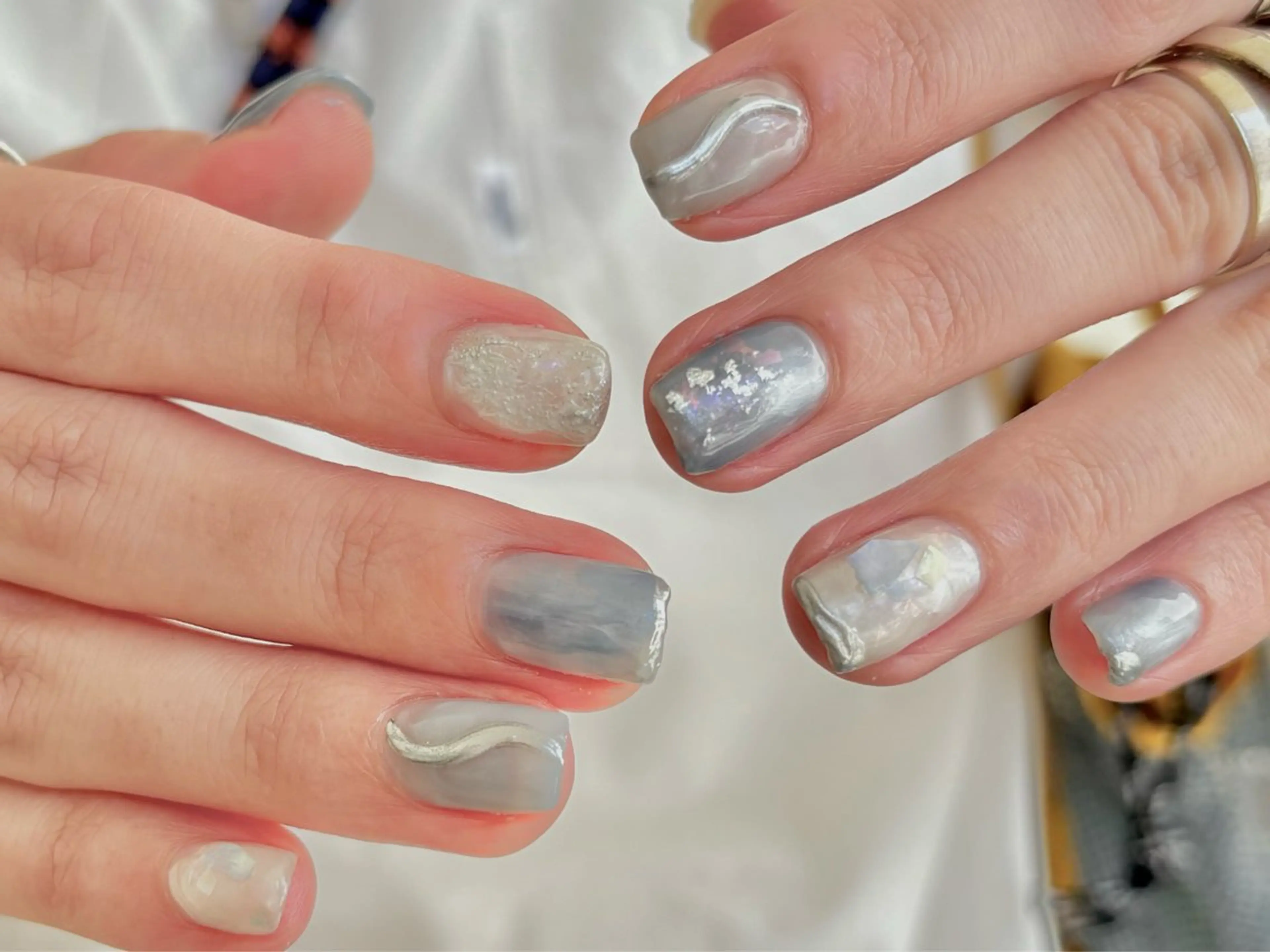 ネイル フットネイル フレンチネイル ジェルネイル グラデーション マグネットネイル misa🫧ナチュラ ル縮毛矯正/髪質改善のヘアスタイル