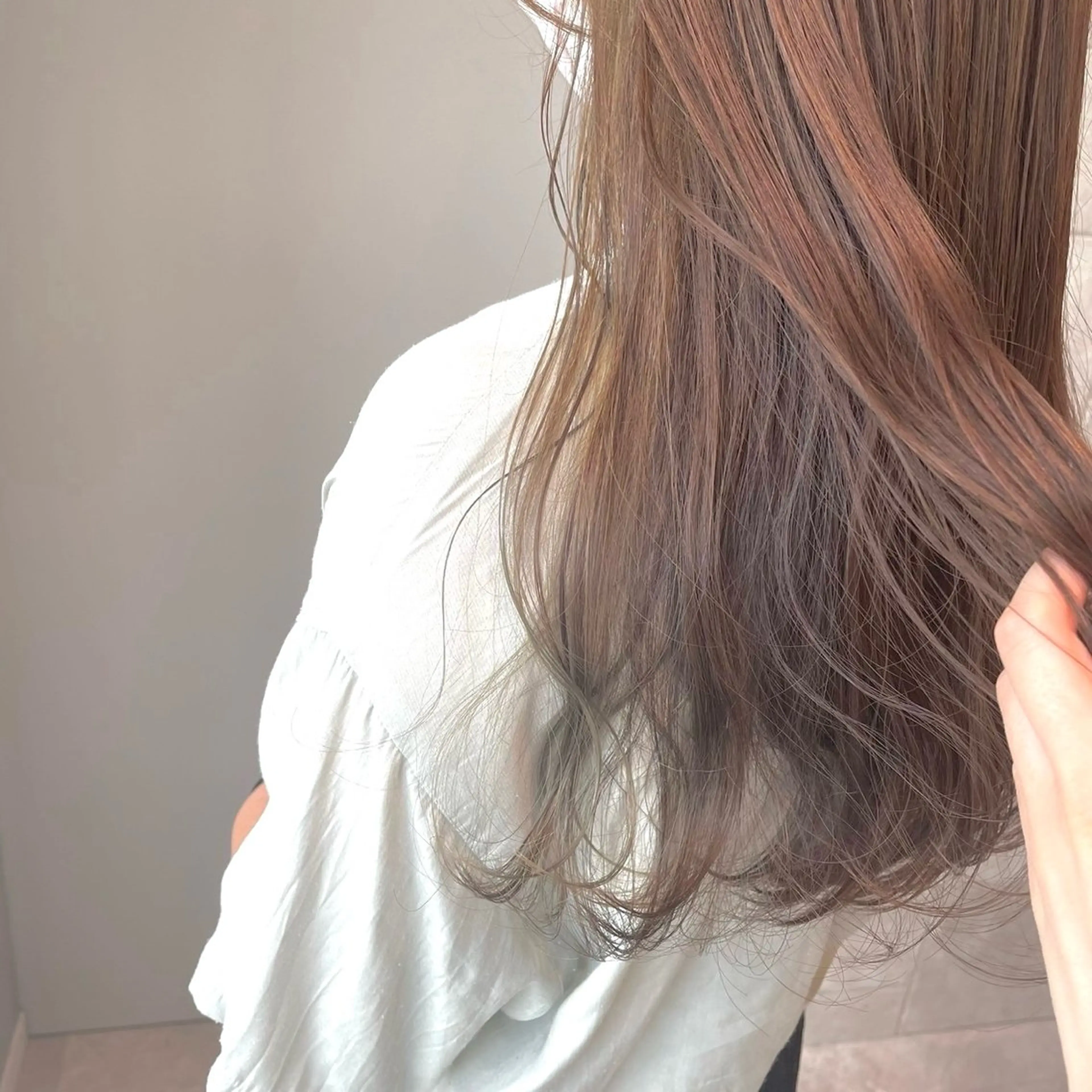 ロング カラー 🌈コテ巻き風パーマ LOHASせいな🌈のヘアスタイル