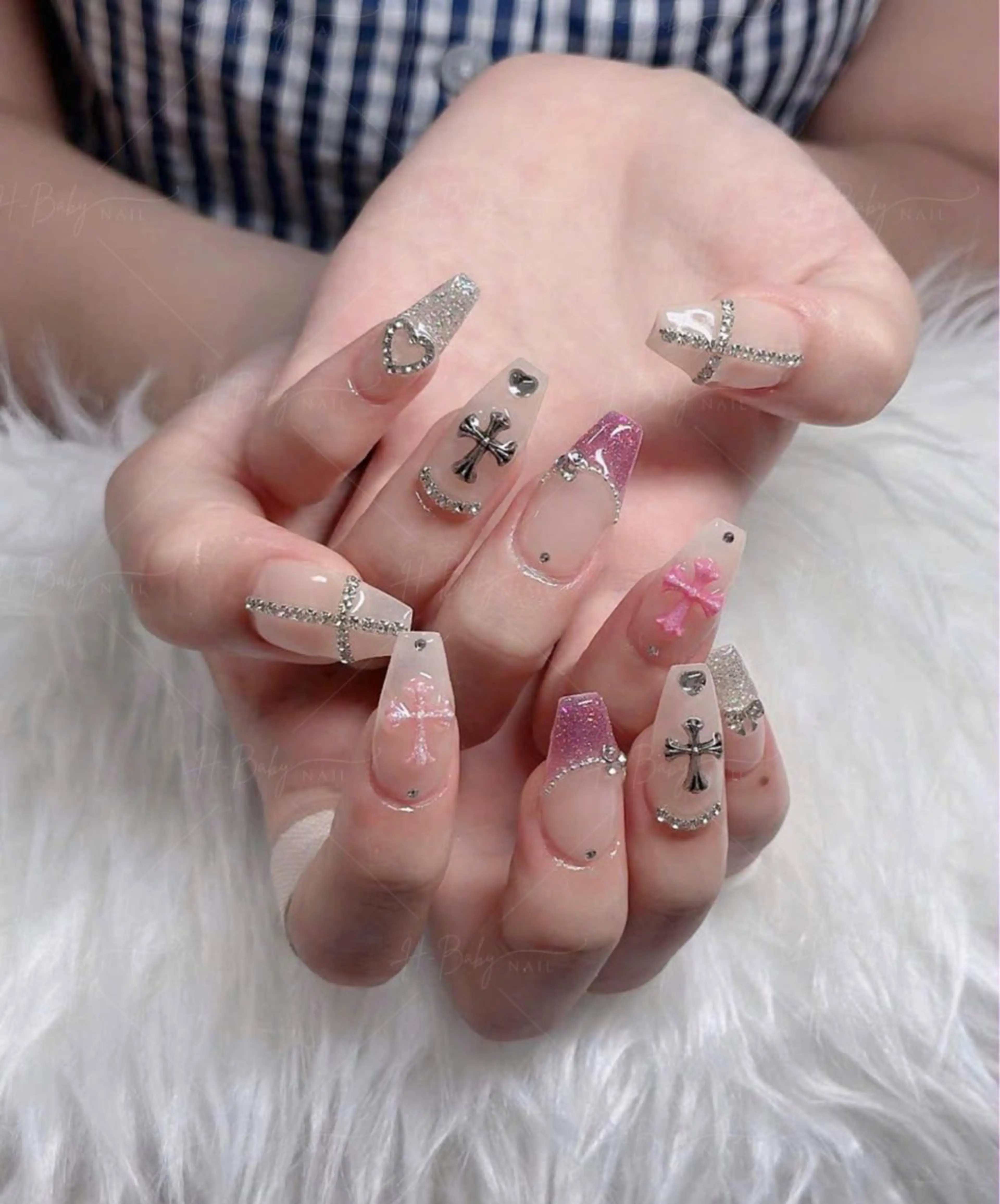 ネイル オーロラネイル フレンチネイル ジェルネイル ハロウィン キラキラネイル H.baby Nail Salonのネイルデザイン