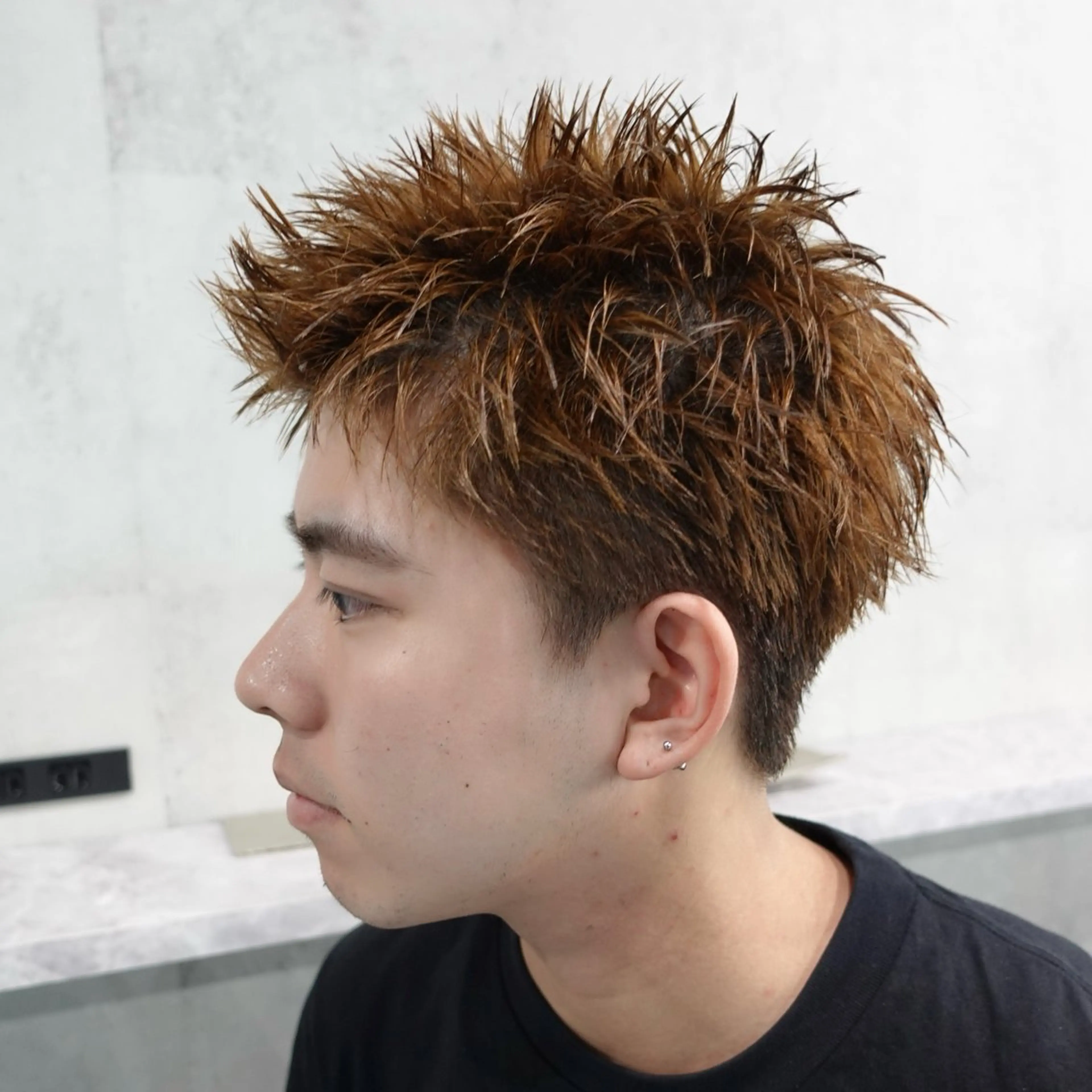 ショート カラー メンズ メンズブリーチ スパイキーショート ブリーチ ブラウンカラー ブリーチなしカラー カット ヘアカラー トリートメント スパイキーショート/ 短髪/渋谷/kiyoのヘアスタイル