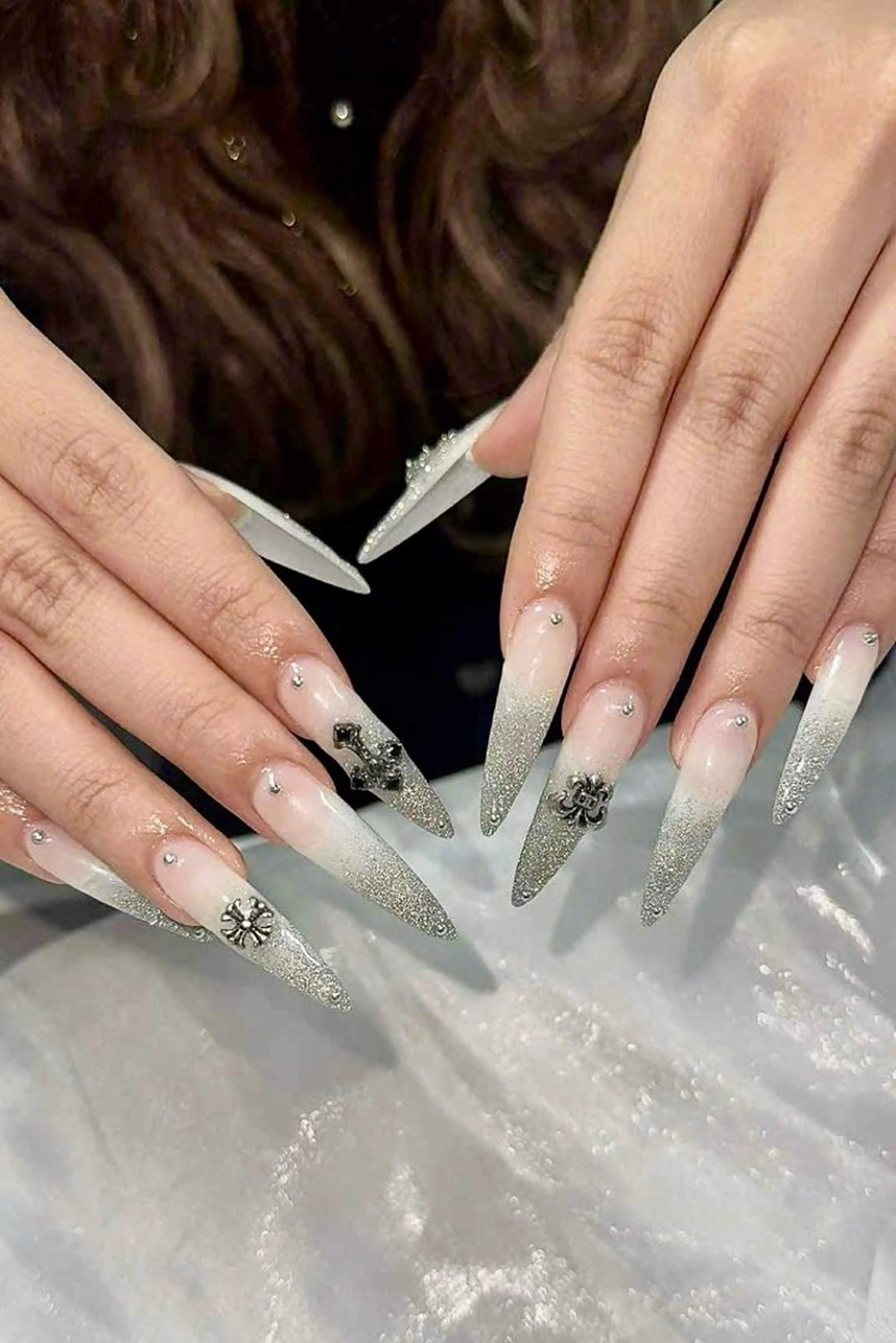 ネイル キラキラネイル 韓国ネイル ロングネイル 持ち込み ワンホンネイル ハンドネイル Haruki Nail Salonのネイルデザイン