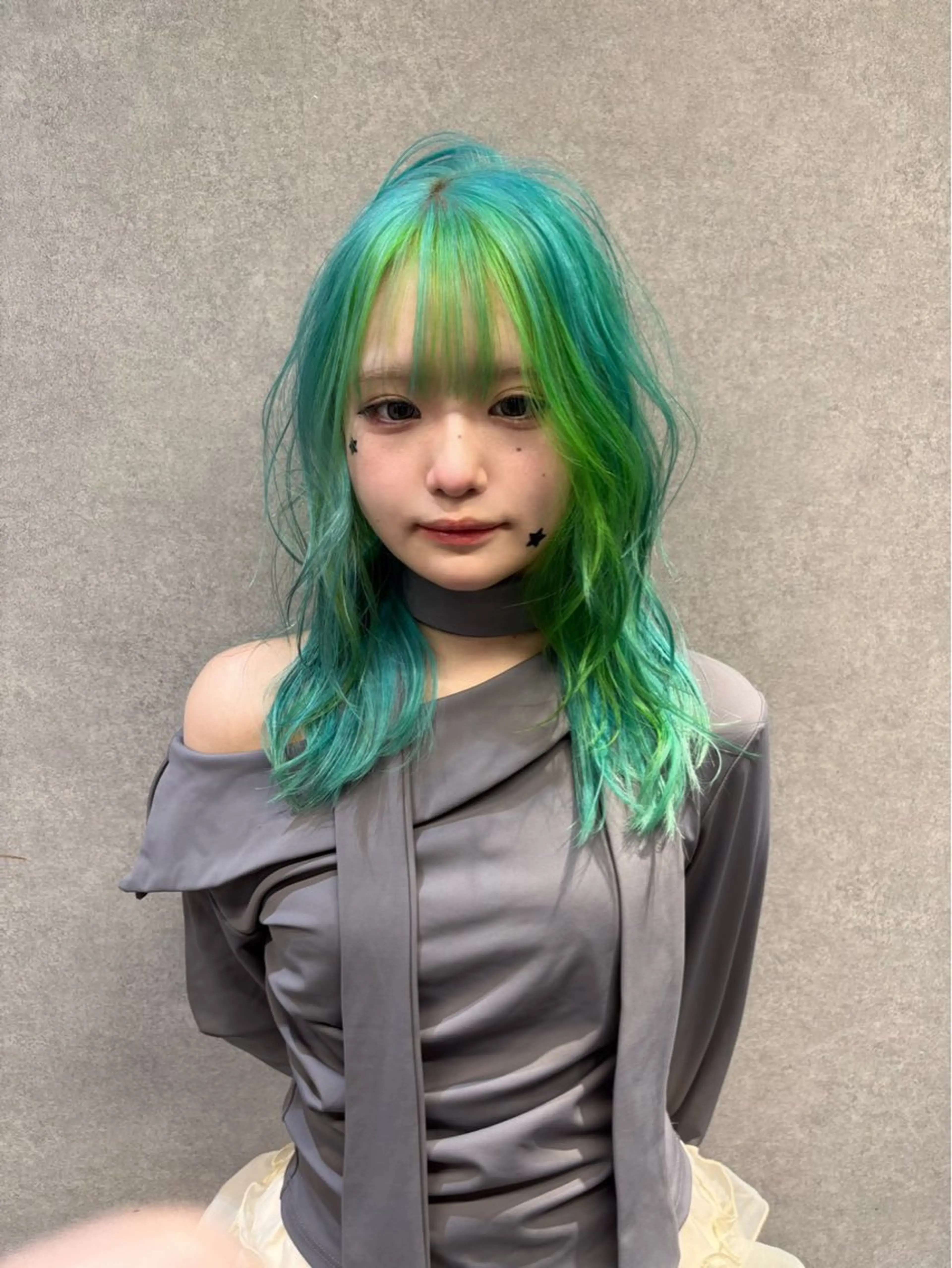 セミロング カラー カット ヘアカラー トリートメント jyui/原宿 ハイトーン/デザインのヘアスタイル