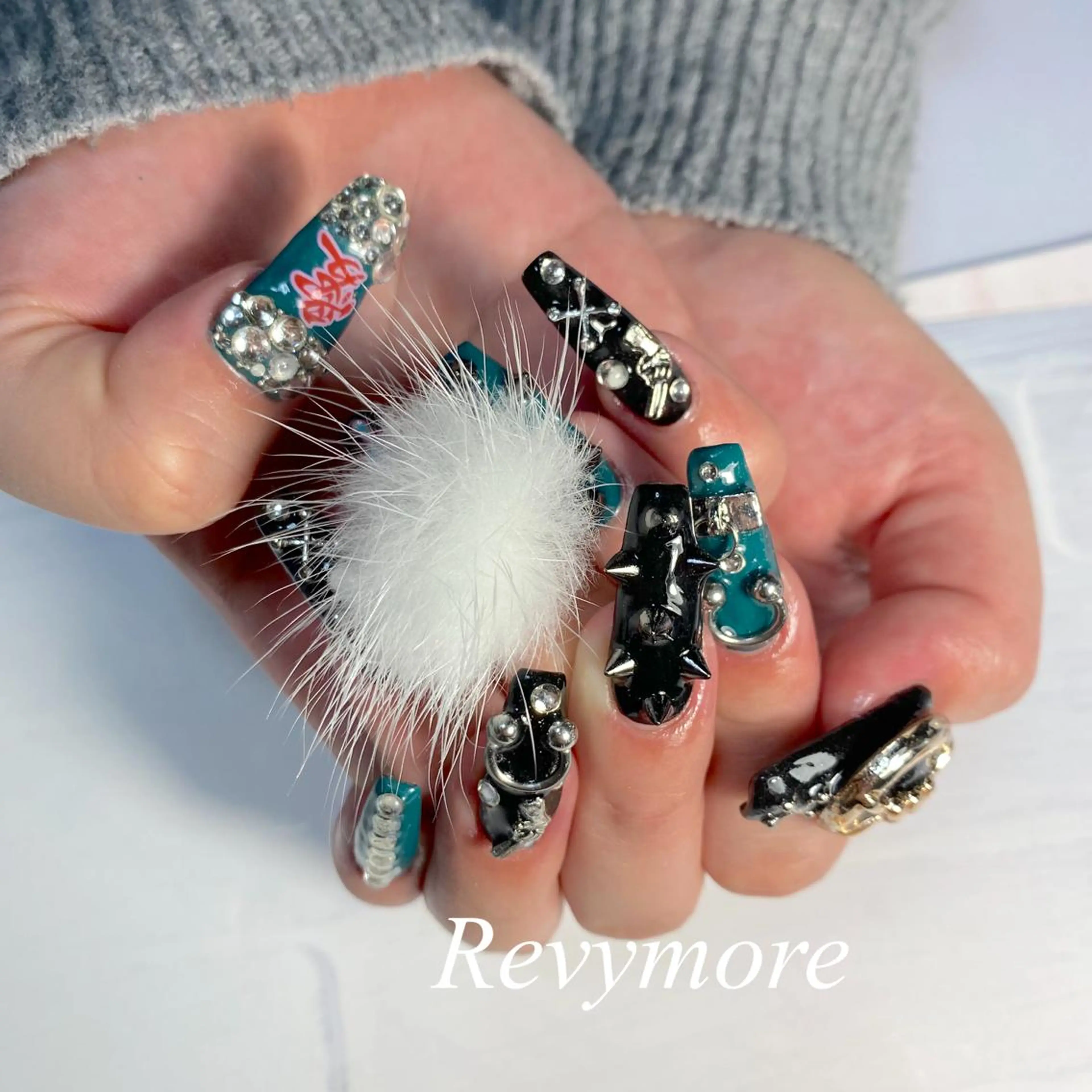 セミロング ネイル ジェルネイル ニュアンスネイル オフィスネイル シンプルネイル nail salon Revymoreのネイルデザイン