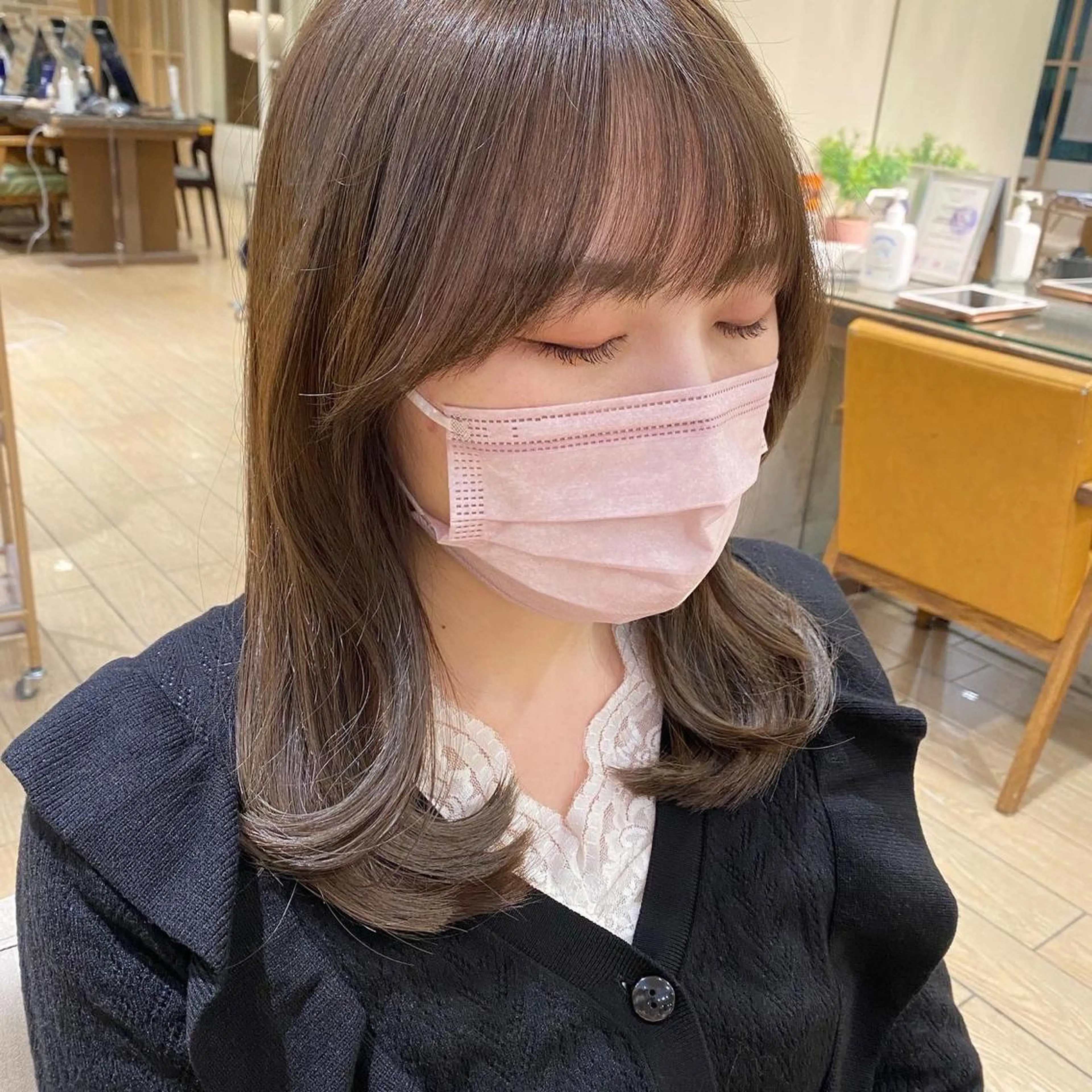 ミディアム カラー グレージュ ミルクティーグレージュ 顔周り/くびれヘア 韓国ヘア💕風間るなのヘアスタイル