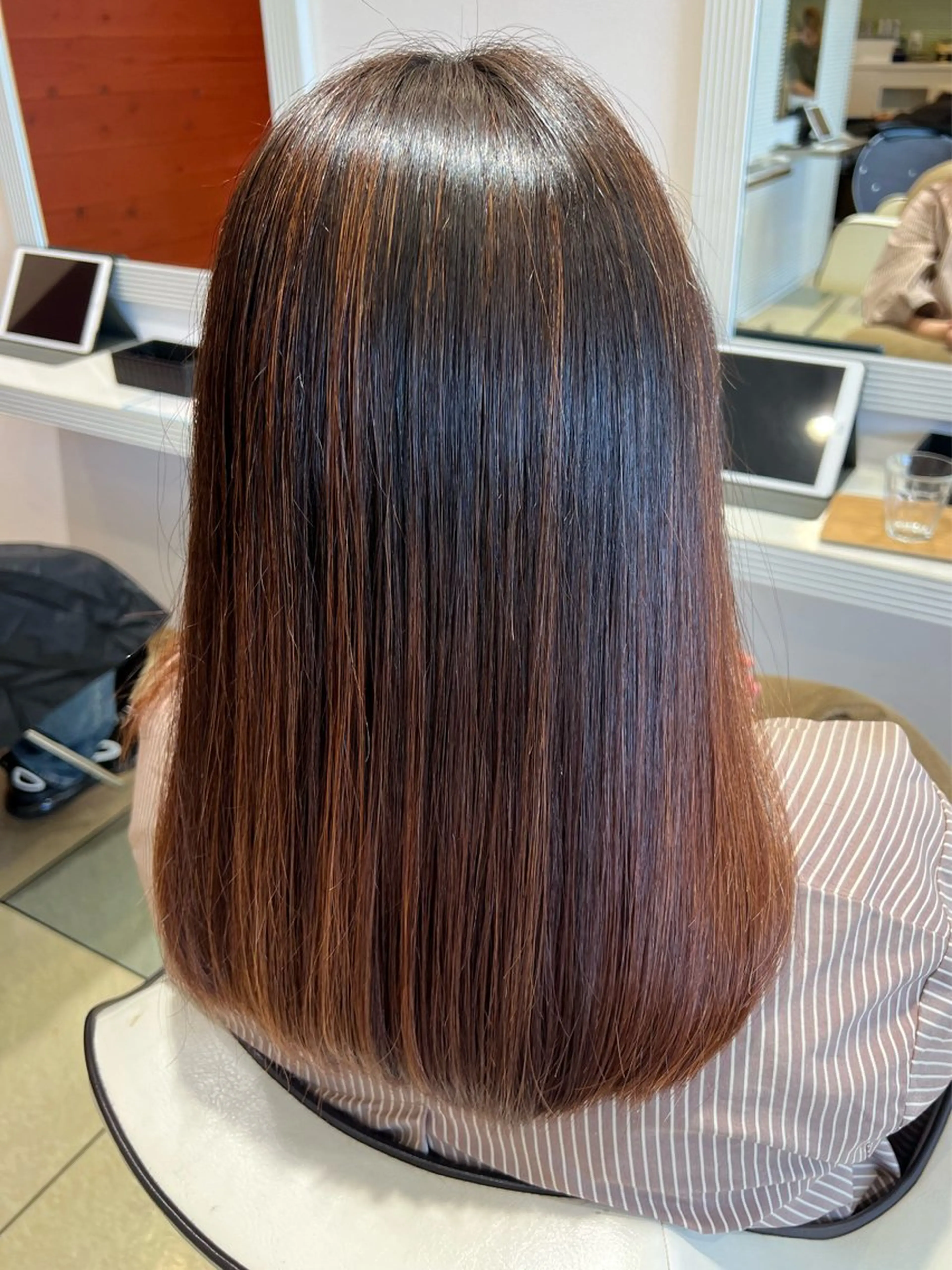 ロング momb 折戸結菜のヘアスタイル