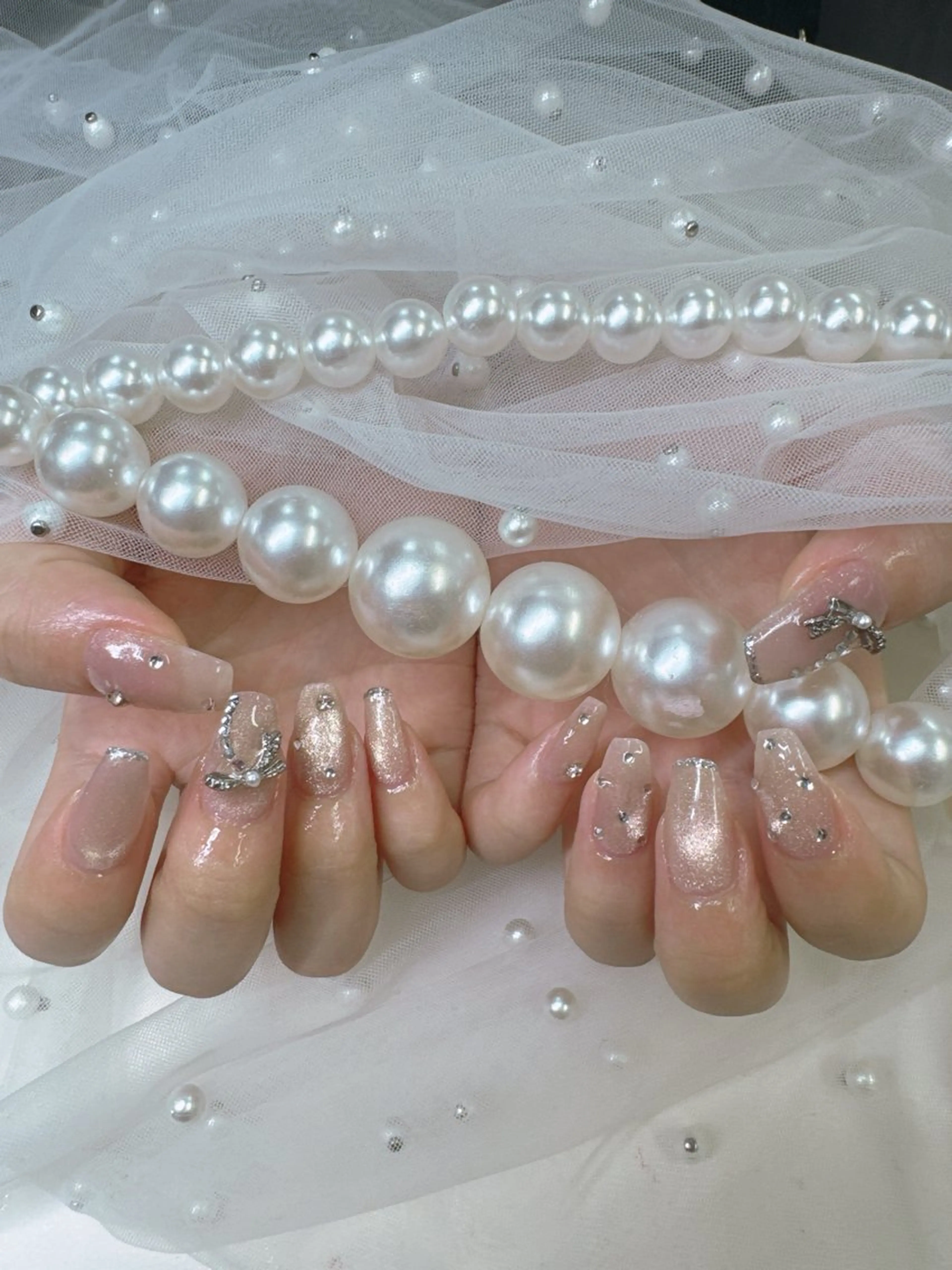 ネイル 成人式 フレンチネイル ジェルネイル ガラスフレンチ キラキラネイル ハンドネイル Queeens nailのネイルデザイン