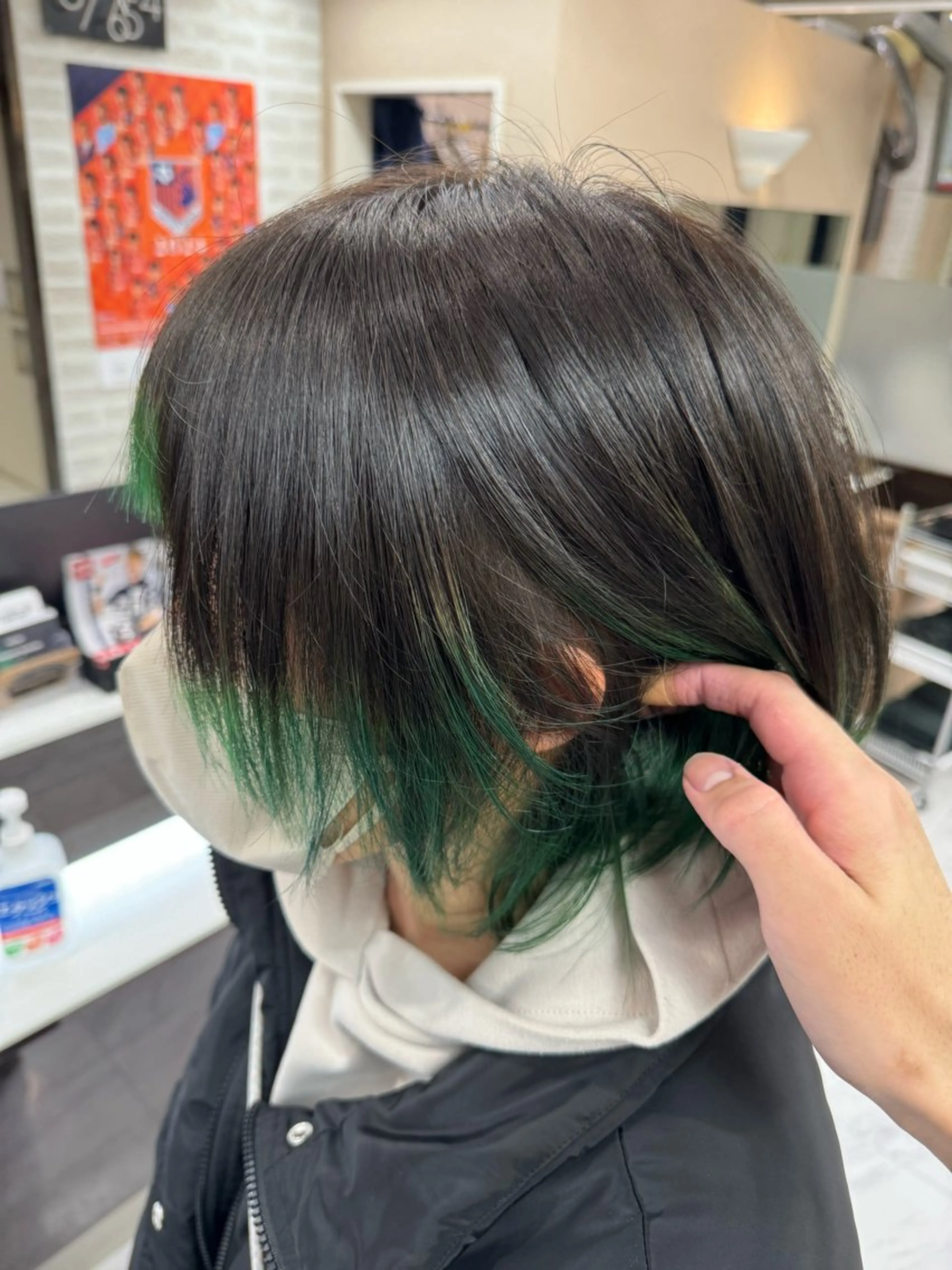 ミディアム カラー ヘアアレンジ 切りっぱなしボブ ブリーチ デザインカラー ダブルカラー グラデーションカラー カット ヘアカラー トリートメント Zina 大宮所属・目黒 碧人のヘアスタイル