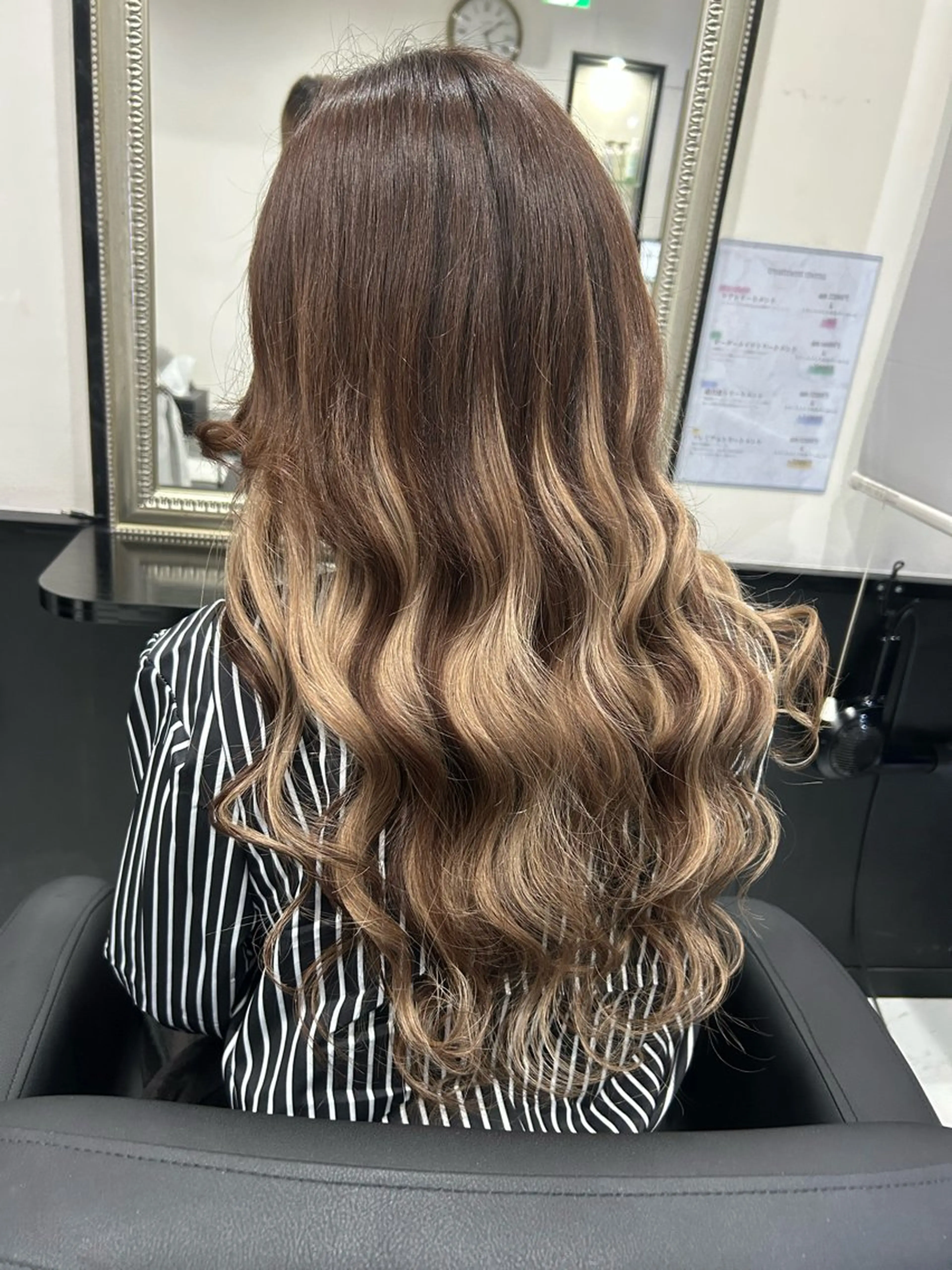 ロング 長田 麻友子のヘアスタイル