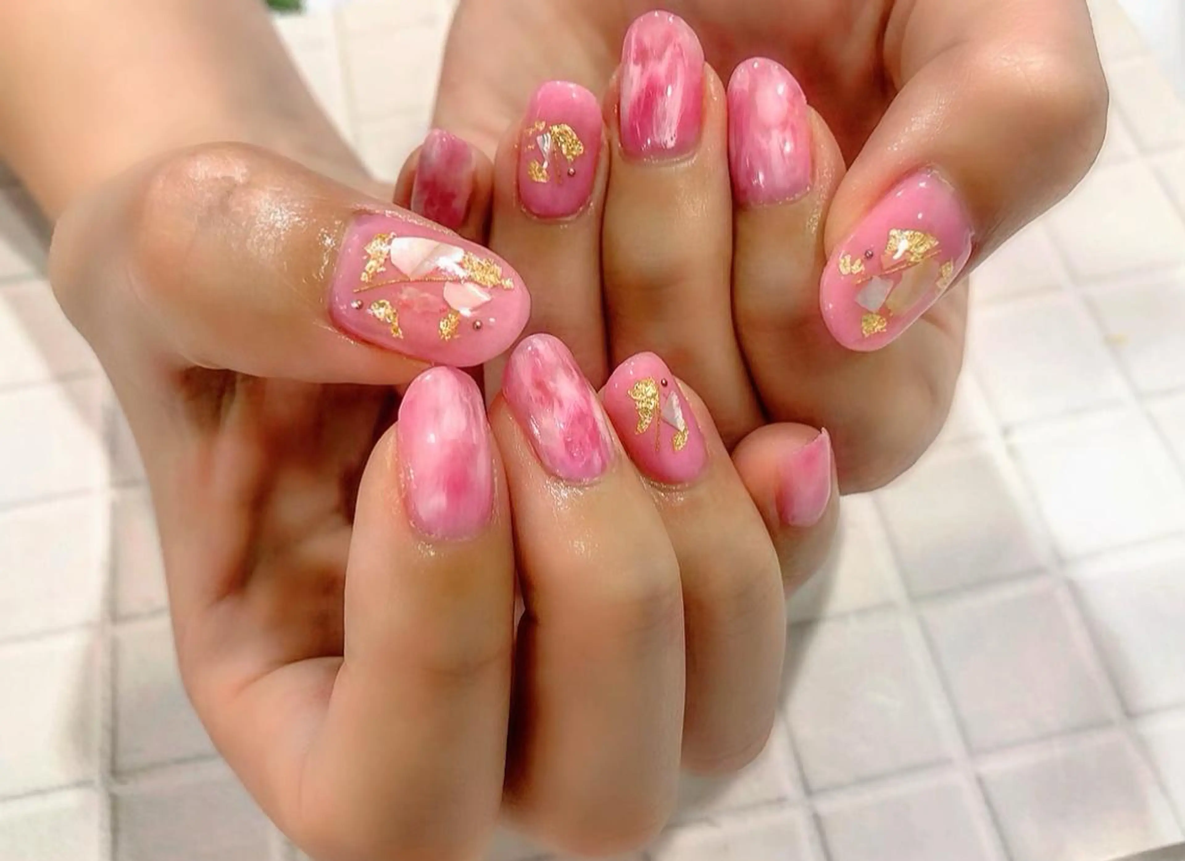 ネイル 成瀬 妃生路のヘアスタイル