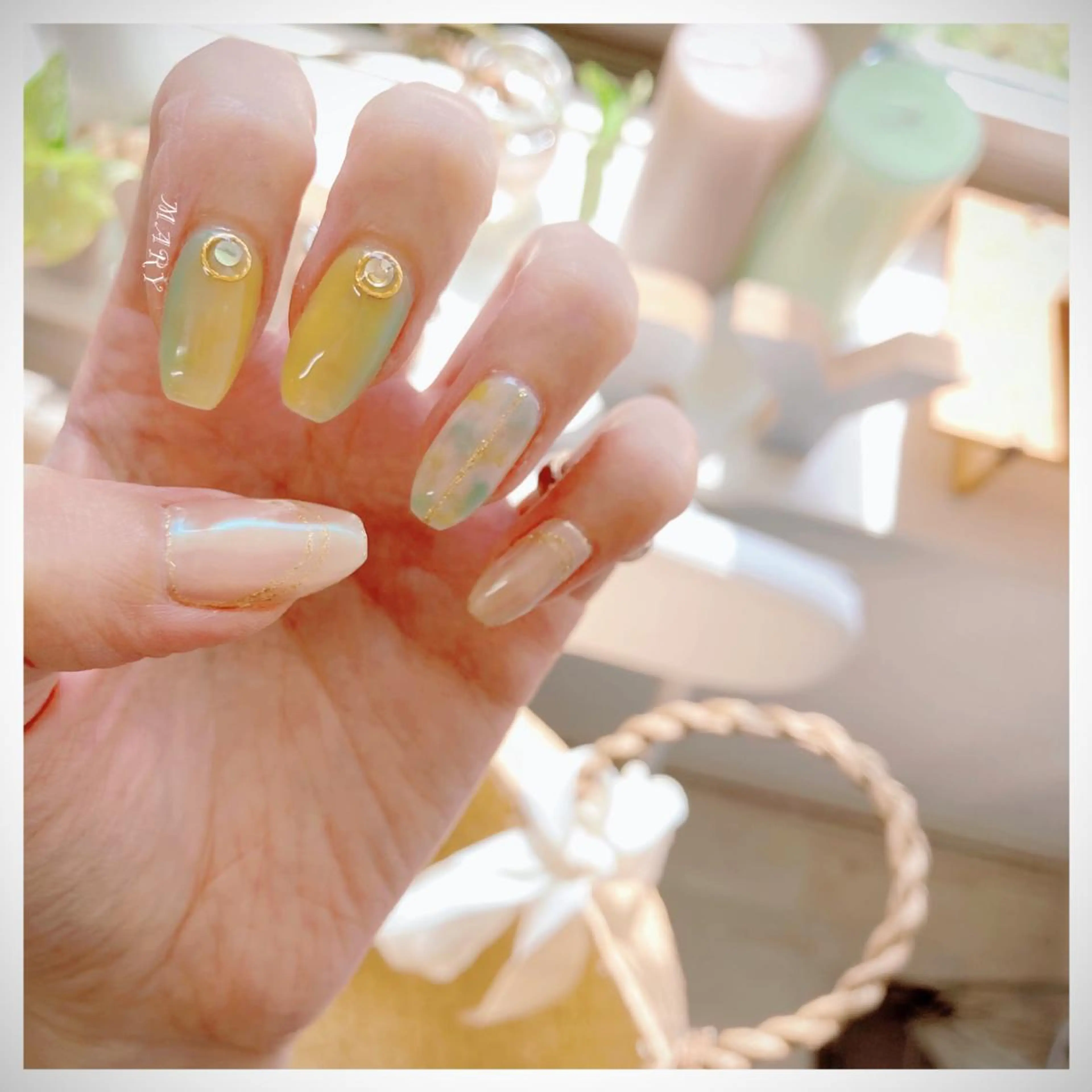 ネイル オーロラネイル フレンチネイル グリーン ニュアンスネイル ワンカラーネイル ハンドネイル Mary nail .narumiのネイルデザイン