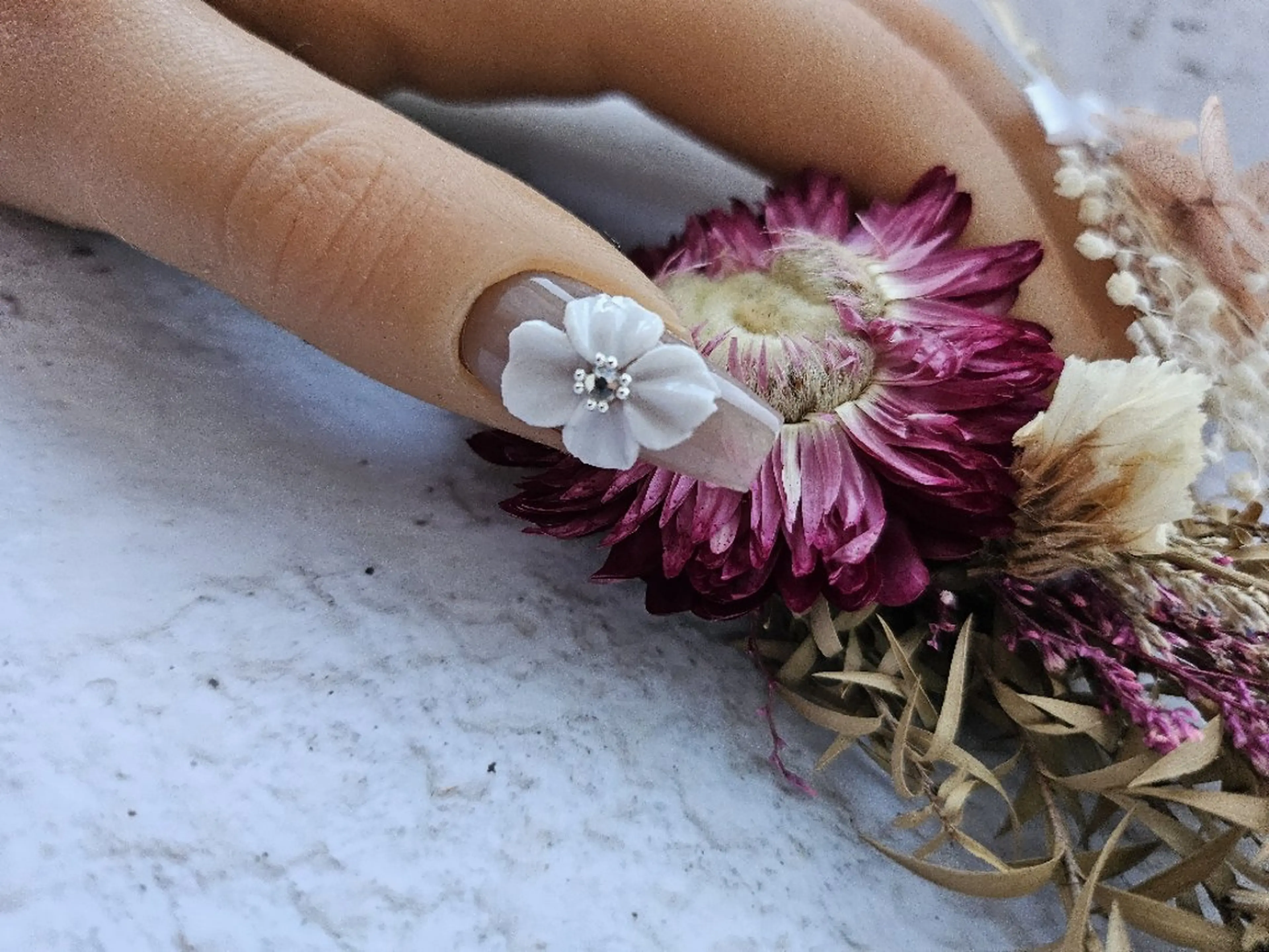 ネイル フラワーネイル ワンカラーネイル ブライダルネイル Noah'snail   のネイルデザイン