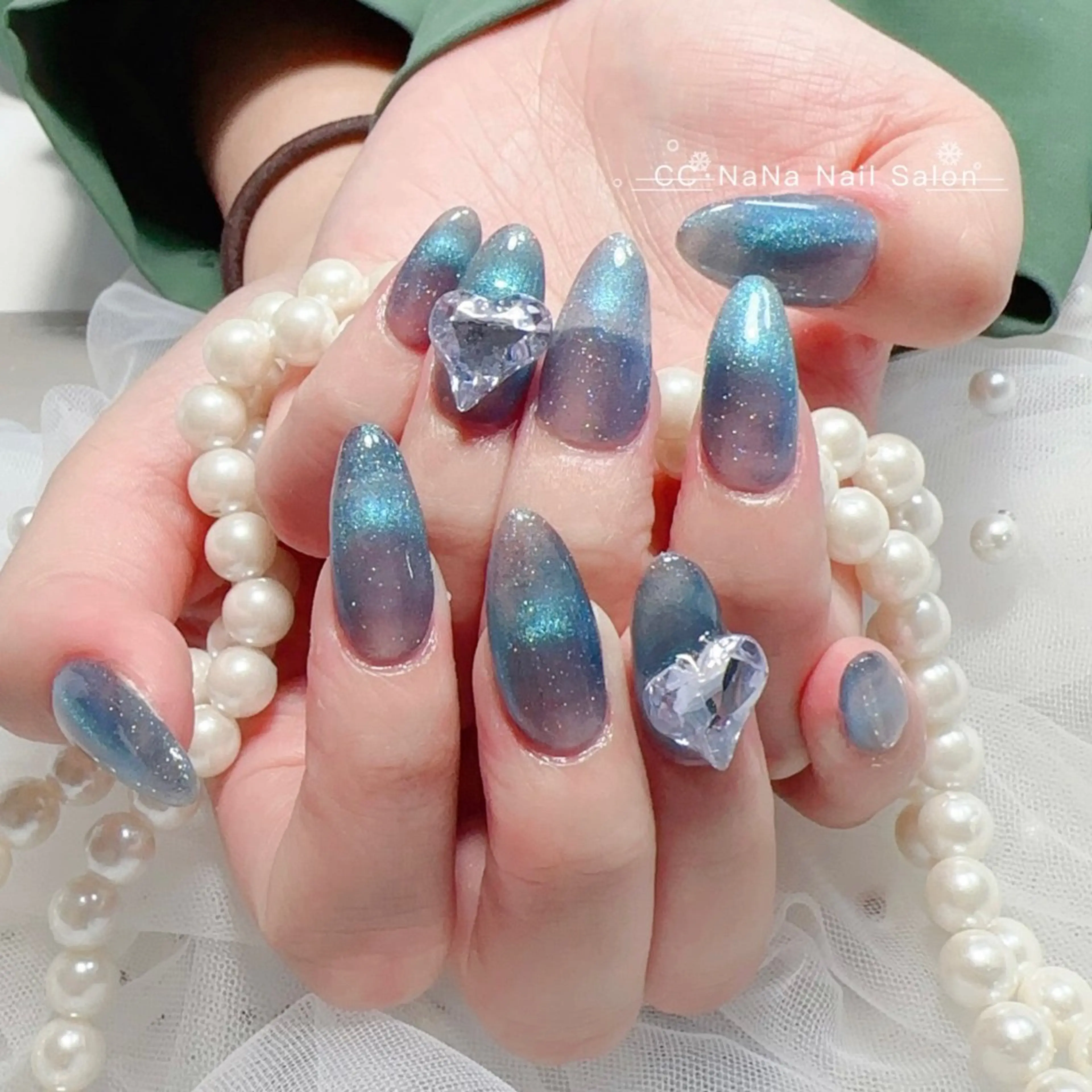 ネイル チークネイル フラッシュネイル ハート キラキラネイル 韓国ネイル ハンドネイル CC NaNa ワンホンネイル🌙Nのネイルデザイン