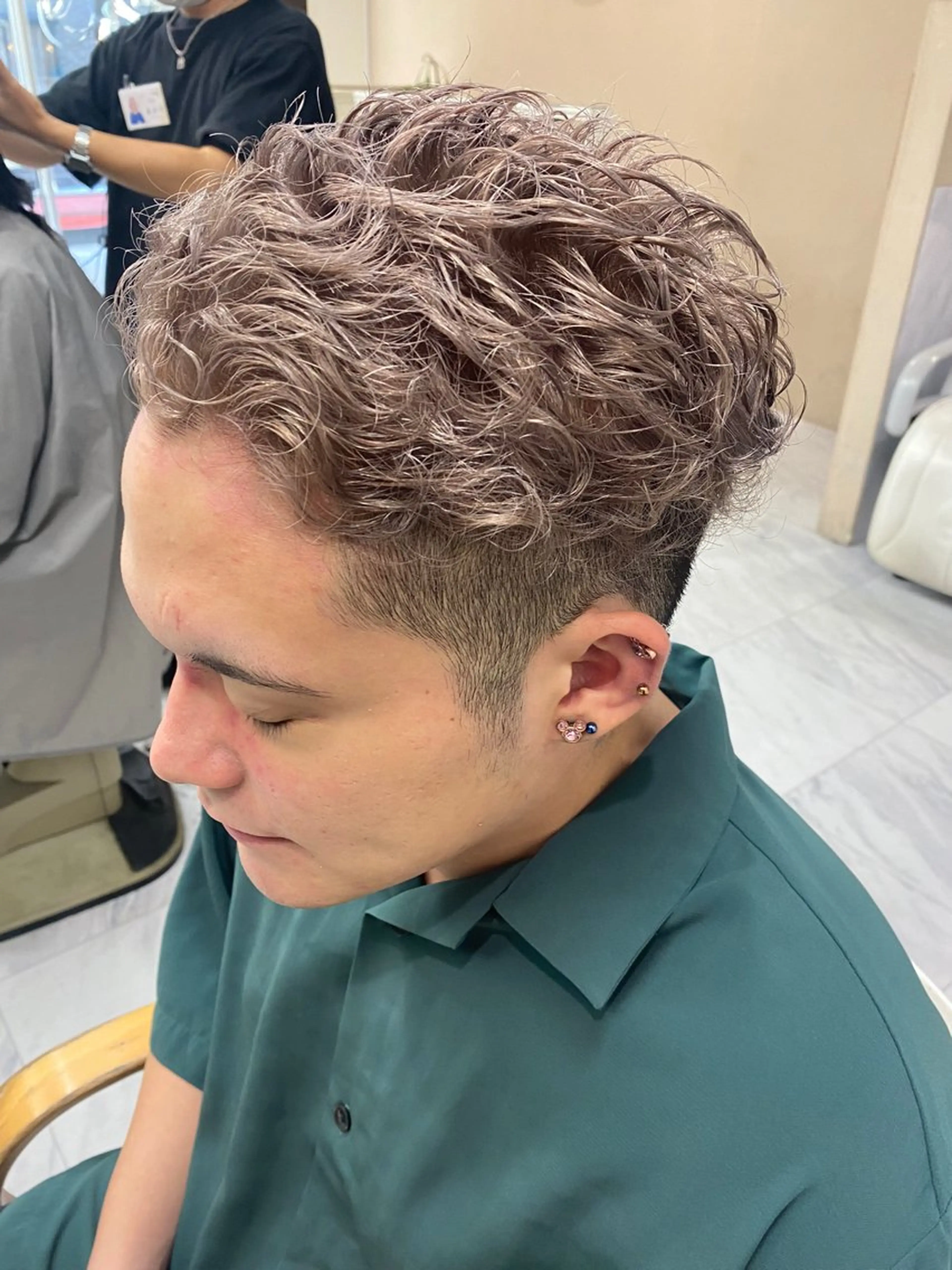 ショート カラー ヘアアレンジ メンズ メンズブリーチ メンズハイトーン ブリーチ デザインカラー ダブルカラー ヘアカラー トリートメント 目黒 碧人のヘアスタイル