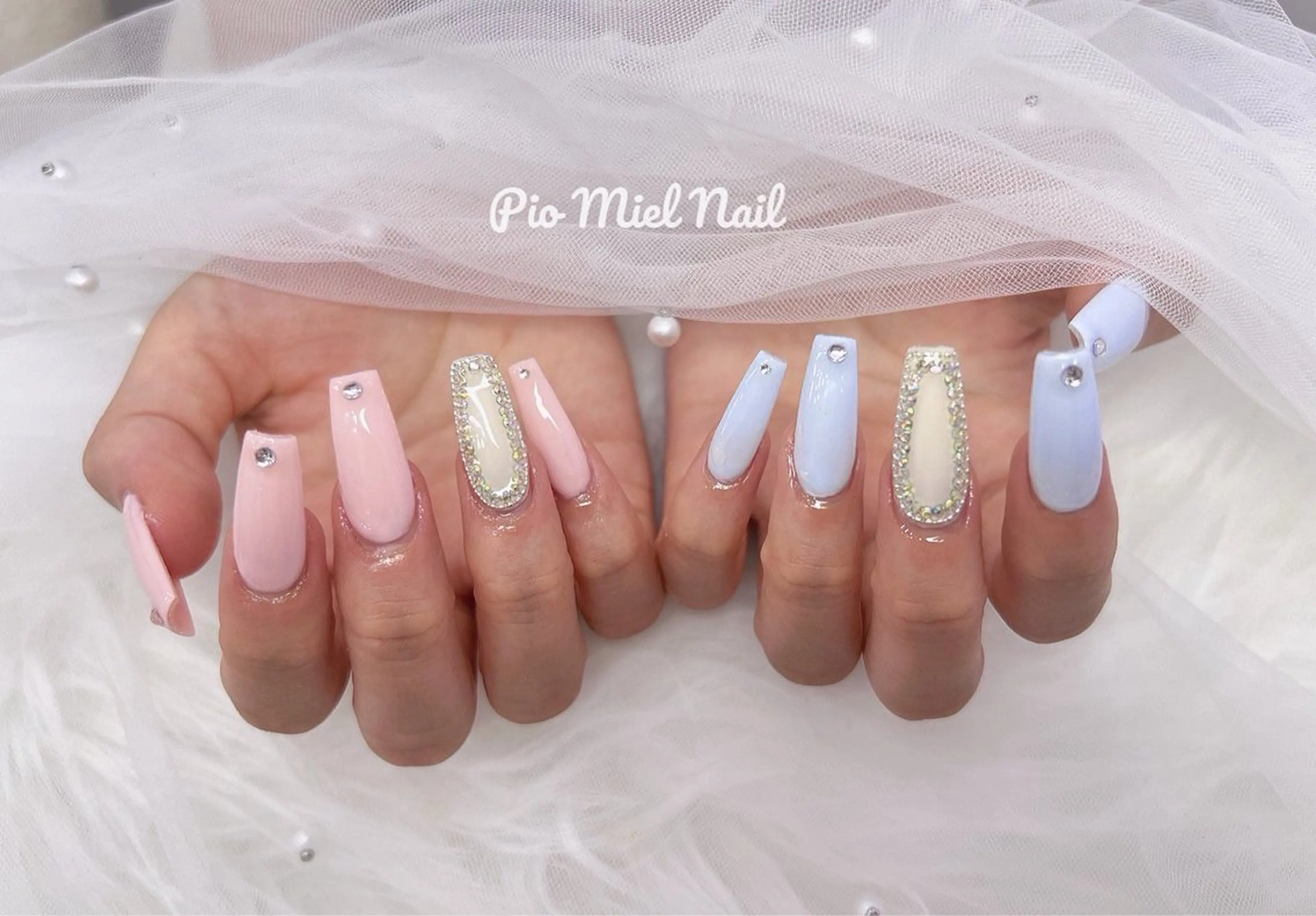 セミロング 韓国風ヘア ハンドネイル momo 長さだしのネイルデザイン