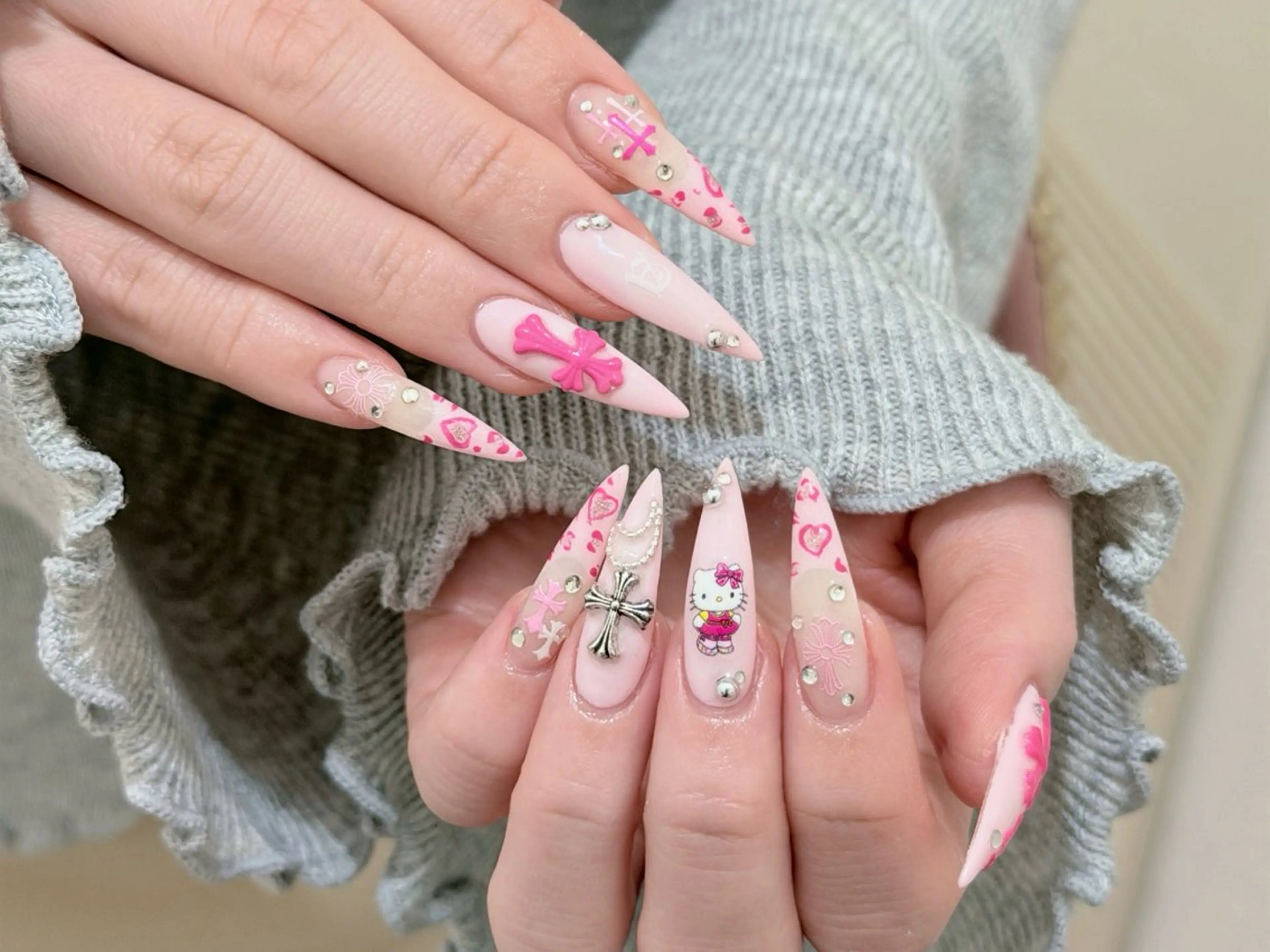 ネイル チークネイル ドット フレンチネイル グラデーション ハート ハンドネイル ハンドケア Eli Nails 新宿のネイルデザイン