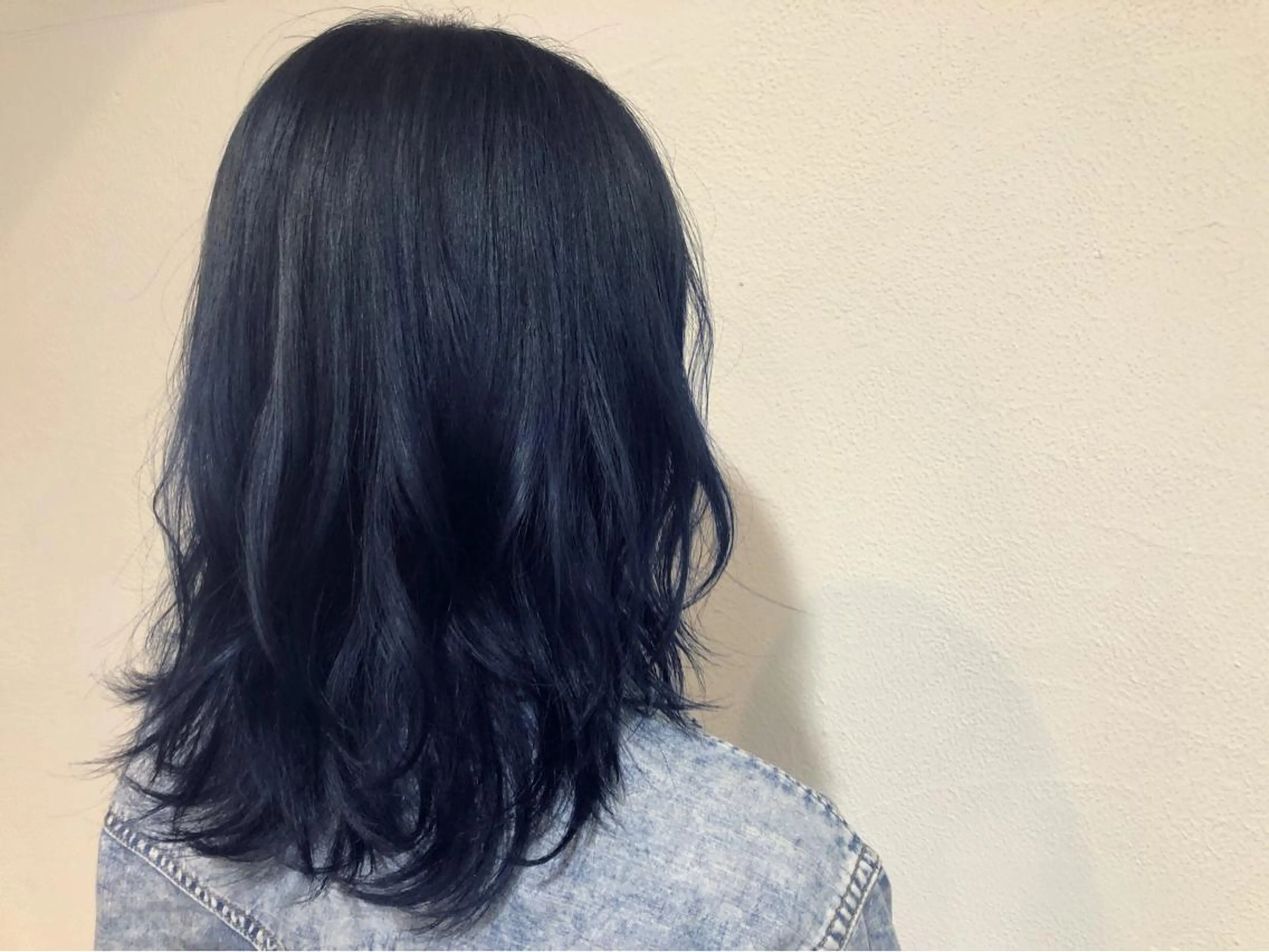 ミディアム カラー ブリーチ ケアブリーチ グラデーションカラー ネイビーカラー ヘアカラー パ ルのヘアスタイル