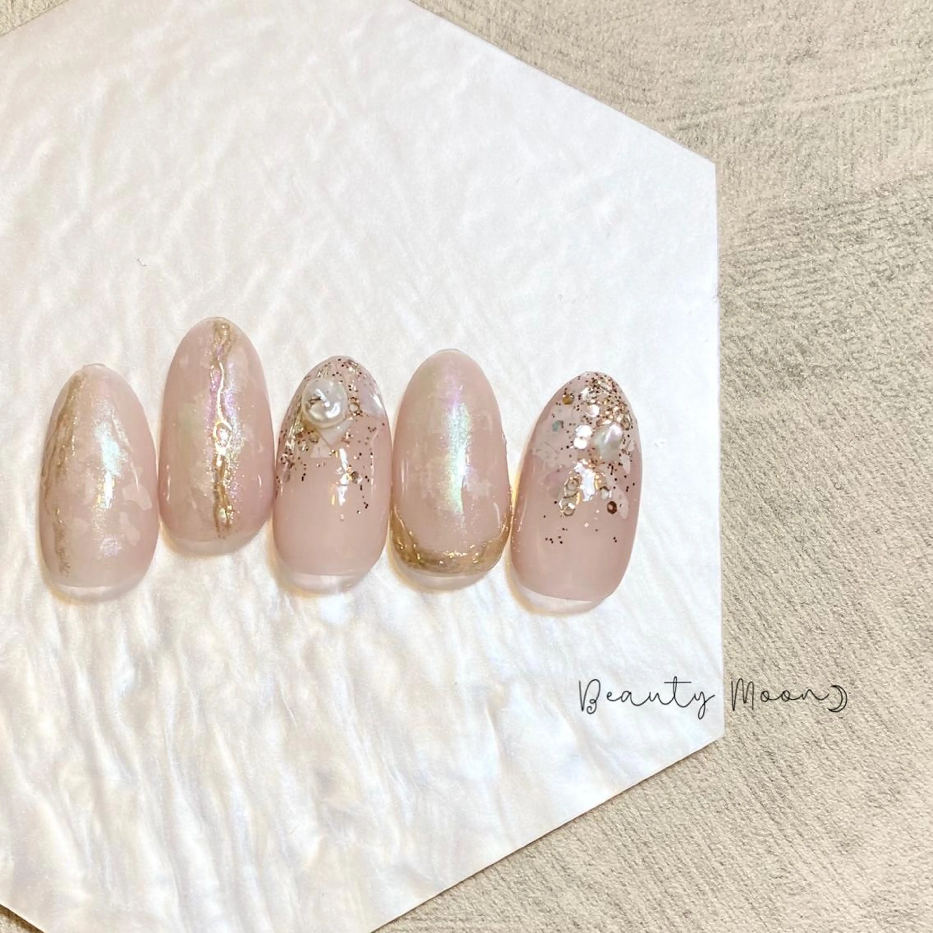 ネイル アートネイル ハート ミラーネイル ニュアンスネイル ピンク beauty ☪︎moonのネイルデザイン