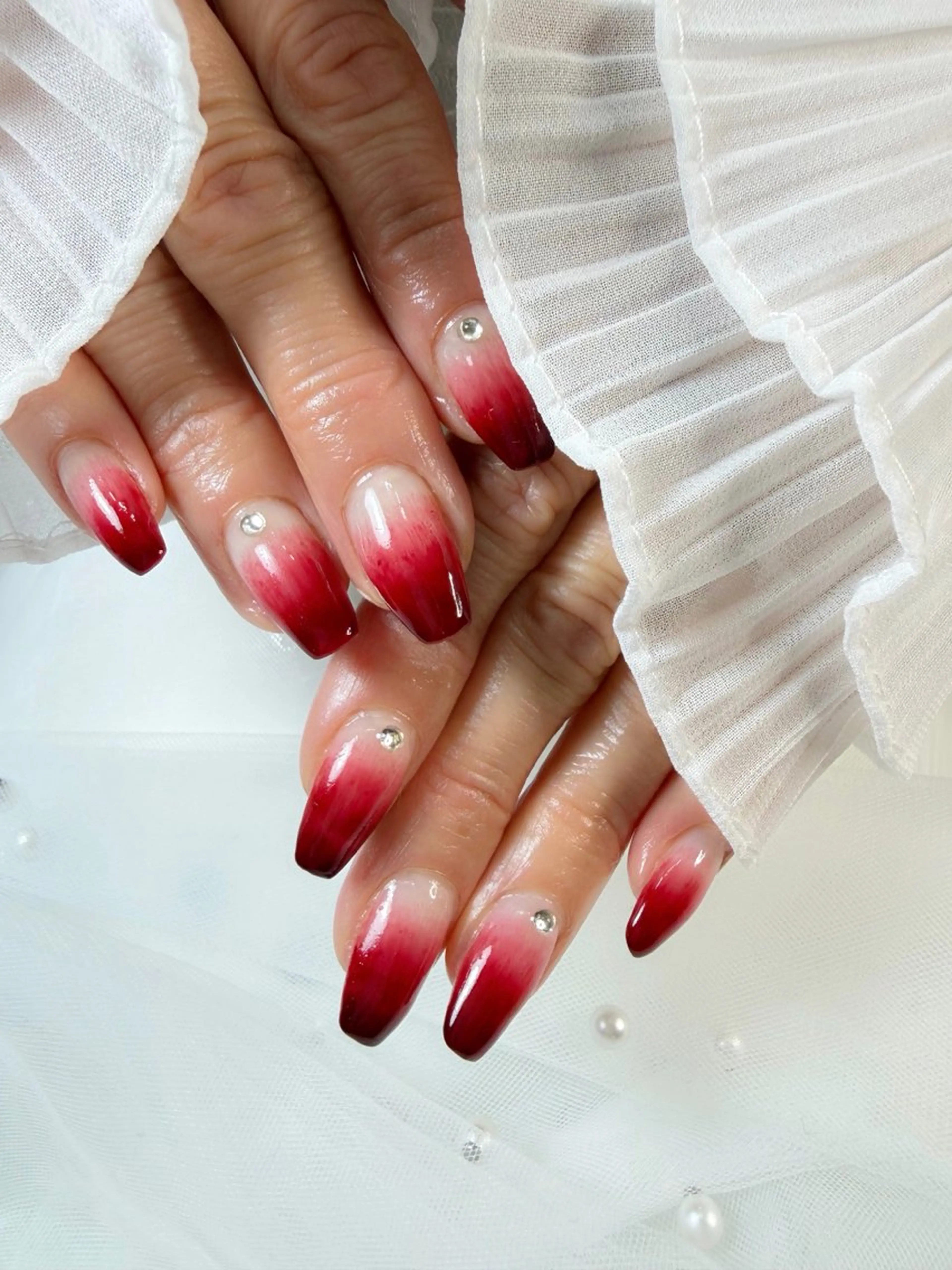 ネイル ボルドー グラデーション オフィスネイル ワンカラーネイル 赤色 ハンドネイル iro+ nailのネイルデザイン