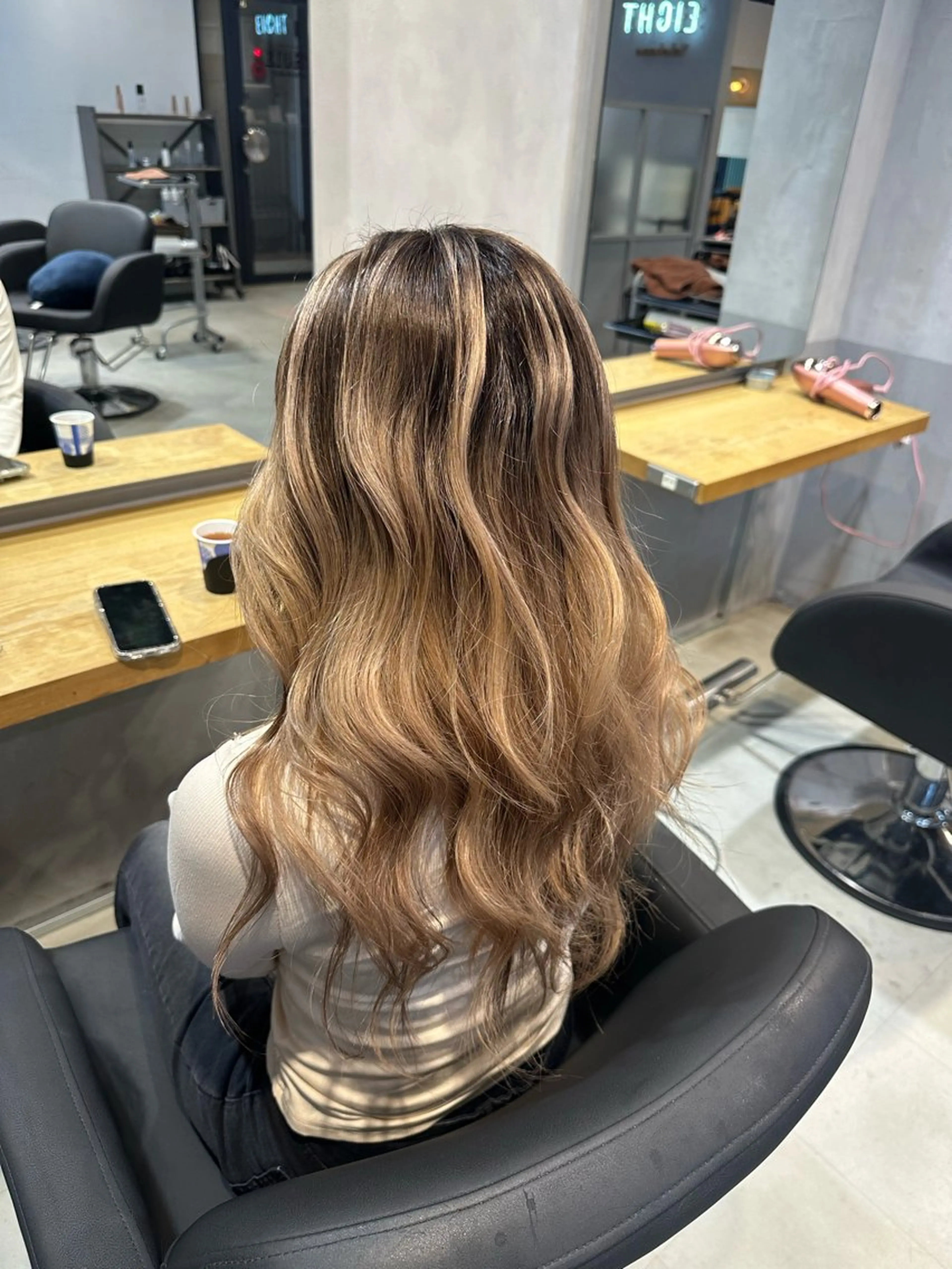 ロング ヘアカラー トリートメント 🌟ハイライト/ハイ トーン🌟MIKIのヘアスタイル