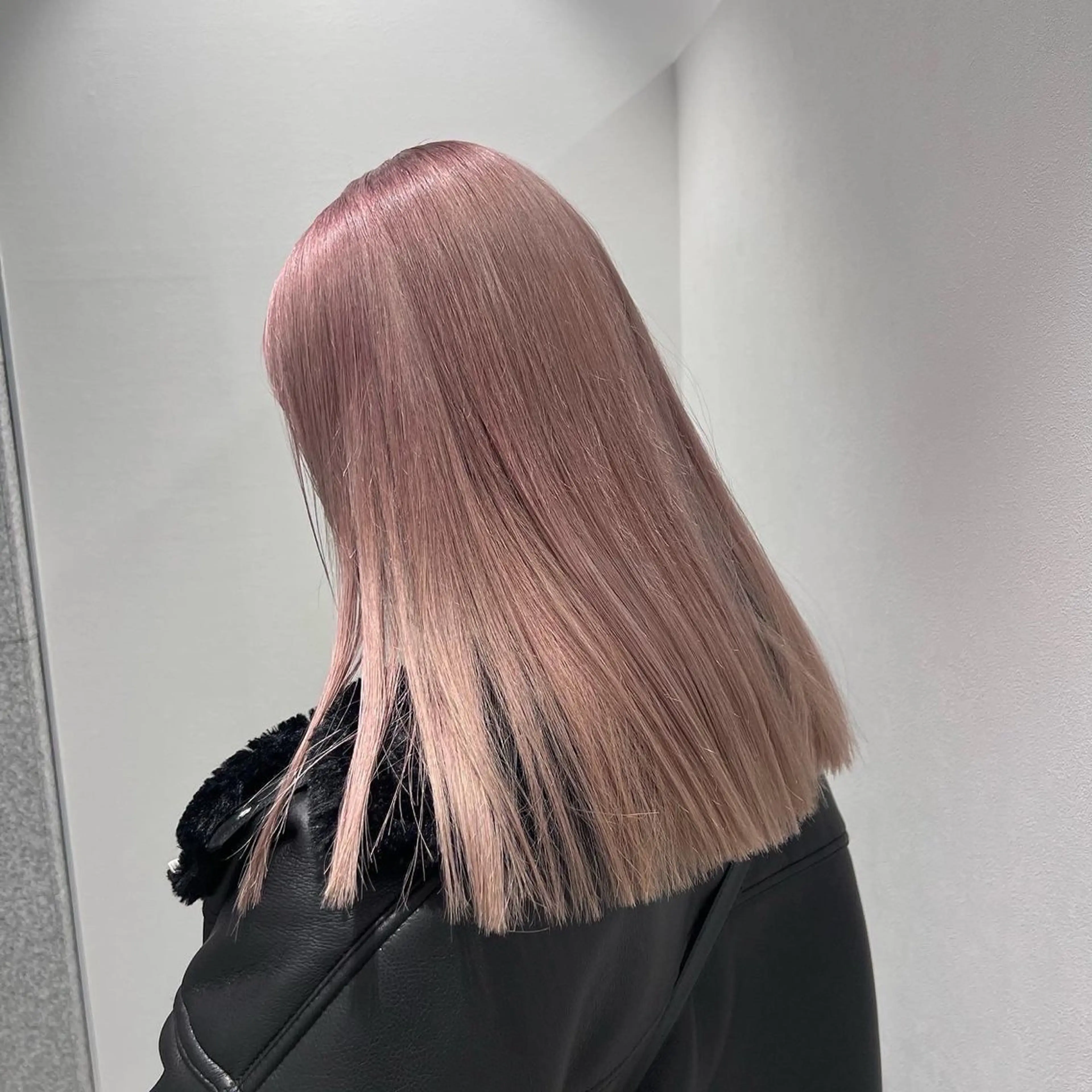 セミロング カラー ブリーチなし🩶 グレージュのヘアスタイル