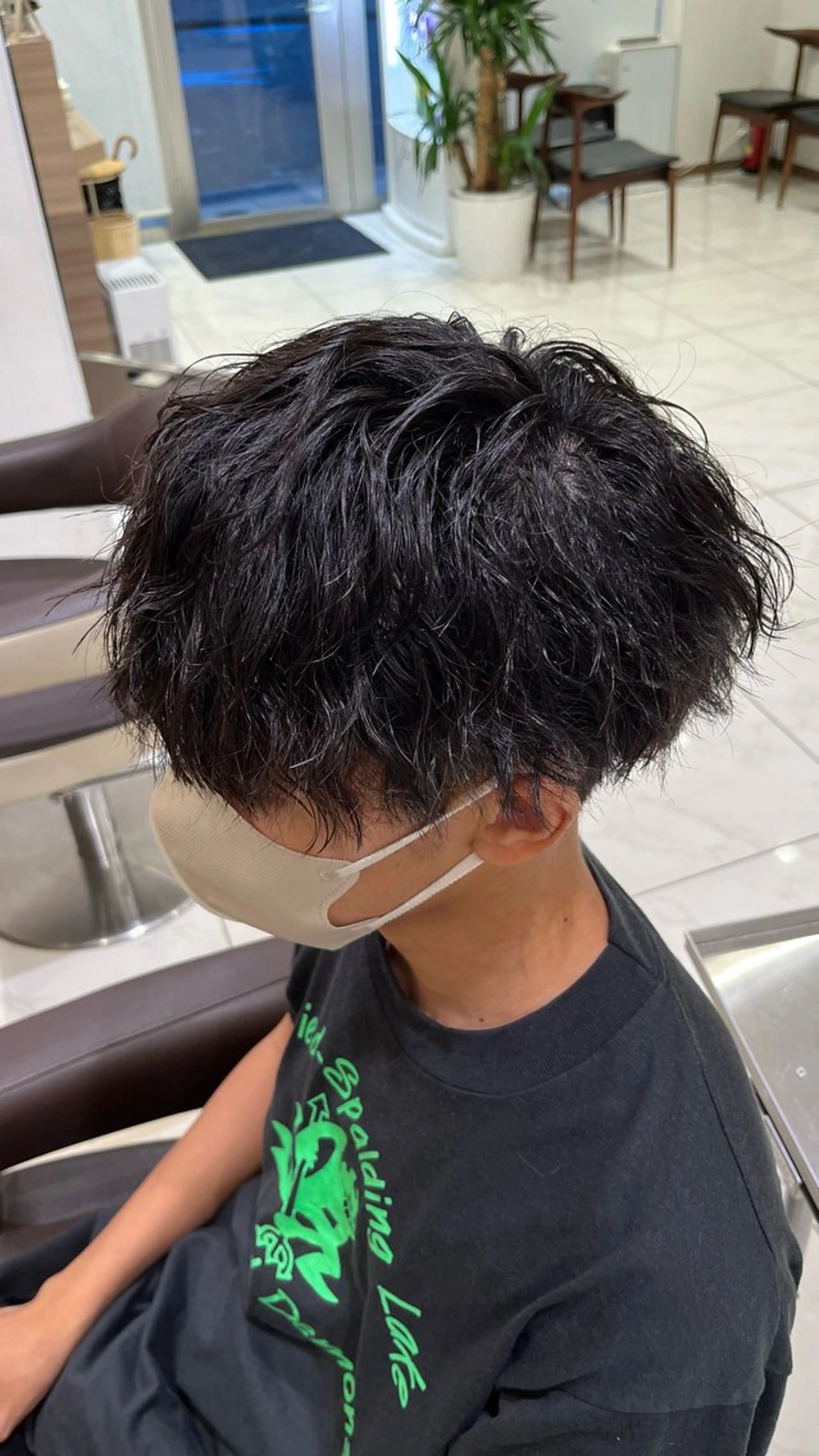 ショート パーマ メンズ メンズブリーチ センターパート フェードカット マッシュ メンズパーマ カット パーマ トリートメント ヘアセット 【メンズパーマ✨️ 髪質改善矯正】岩城のヘアスタイル