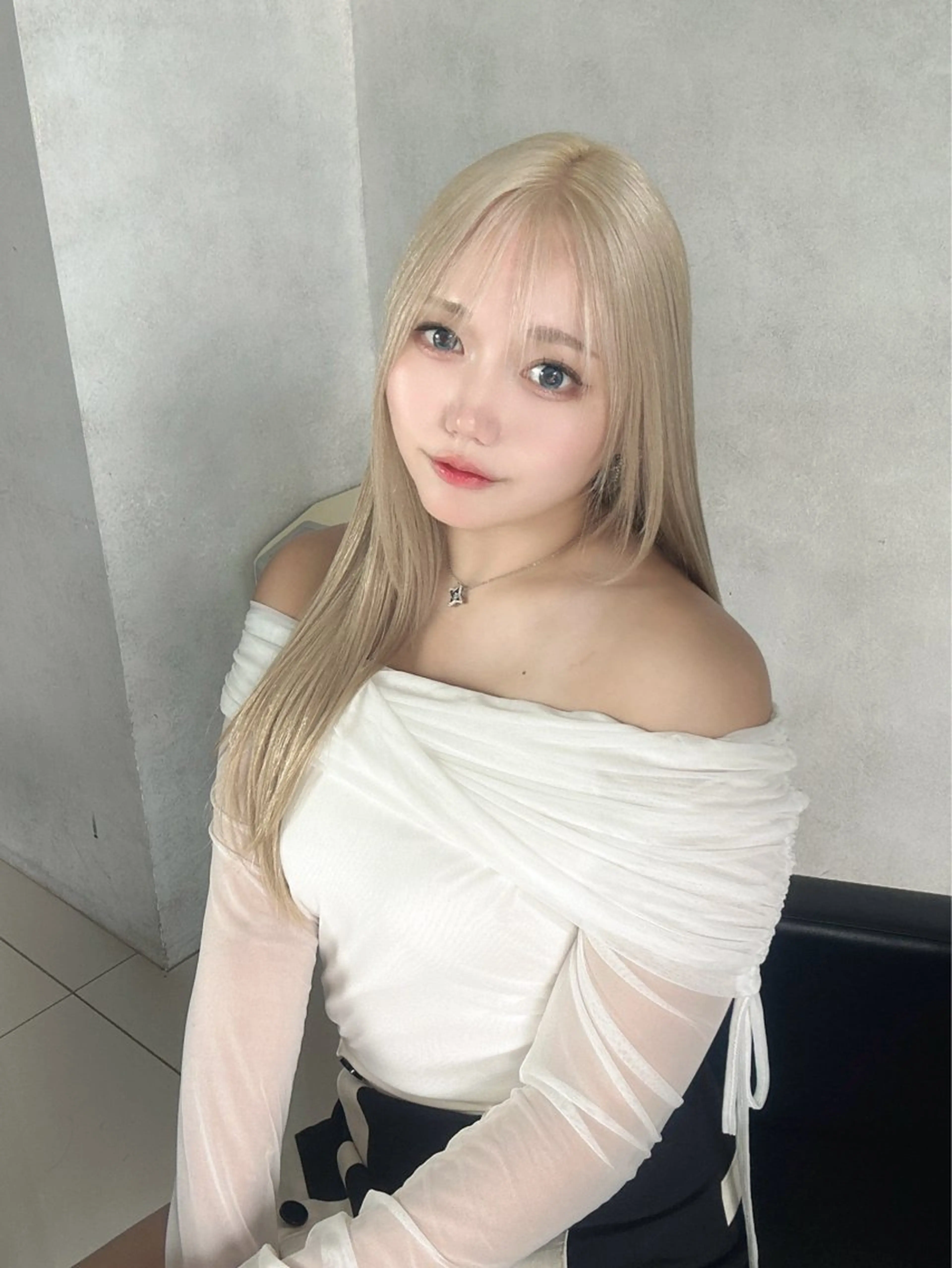ロング カラー ヘアアレンジ 切りっぱなしボブ ショートボブ ベージュカラー ブリーチ ハイトーンカラー 【代表】 たき〜のヘアスタイル