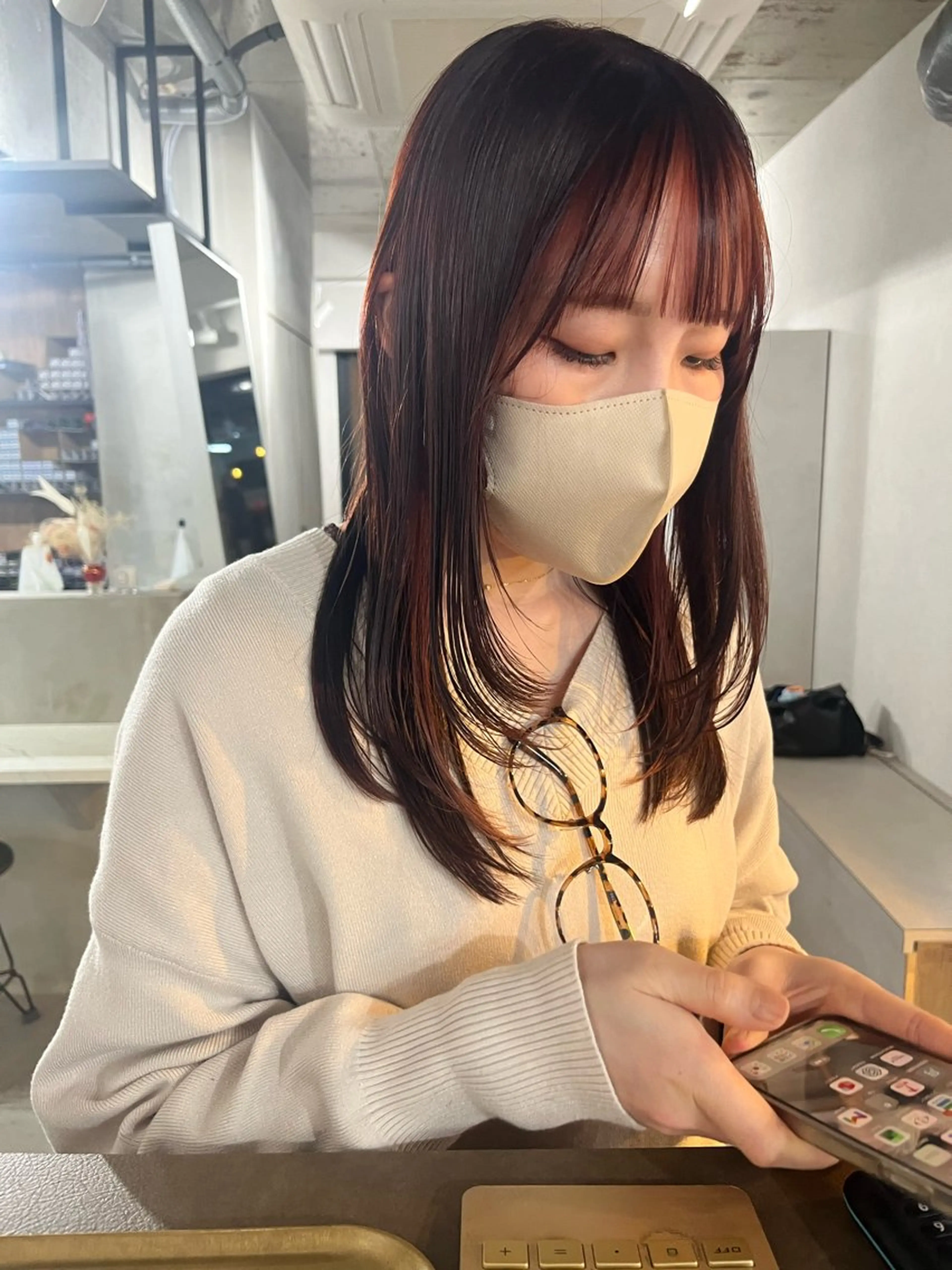 セミロング カラー ブラウンカラー レッドカラー レッドブラウン レイヤーカット anon Loemのヘアスタイル