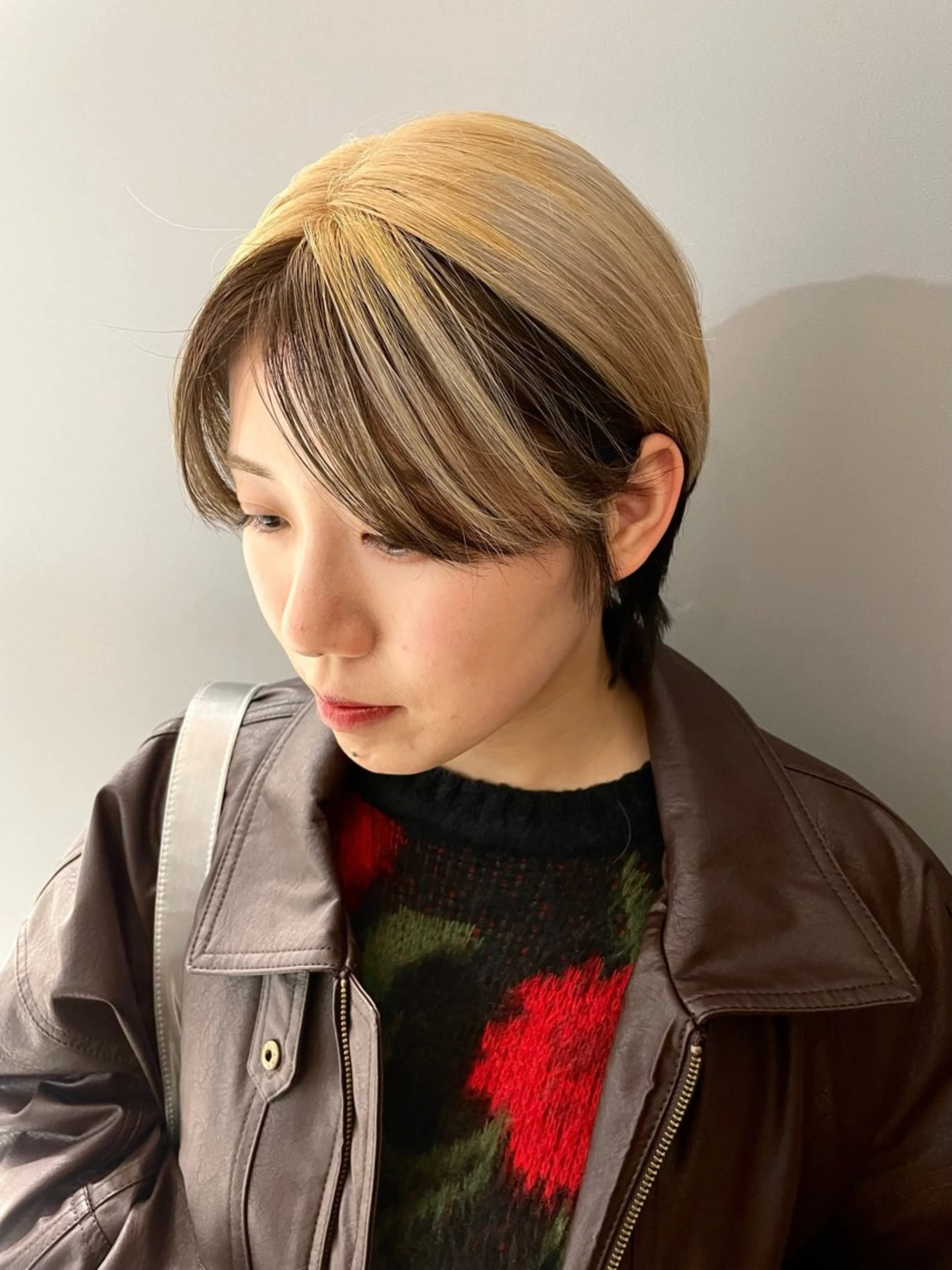 ショート カラー メンズ メンズブリーチ メンズインナーカラー ベージュカラー ブリーチ 抜きっぱなしブロンド パーソナルカラー合わ せたカラー🤍なつみのヘアスタイル