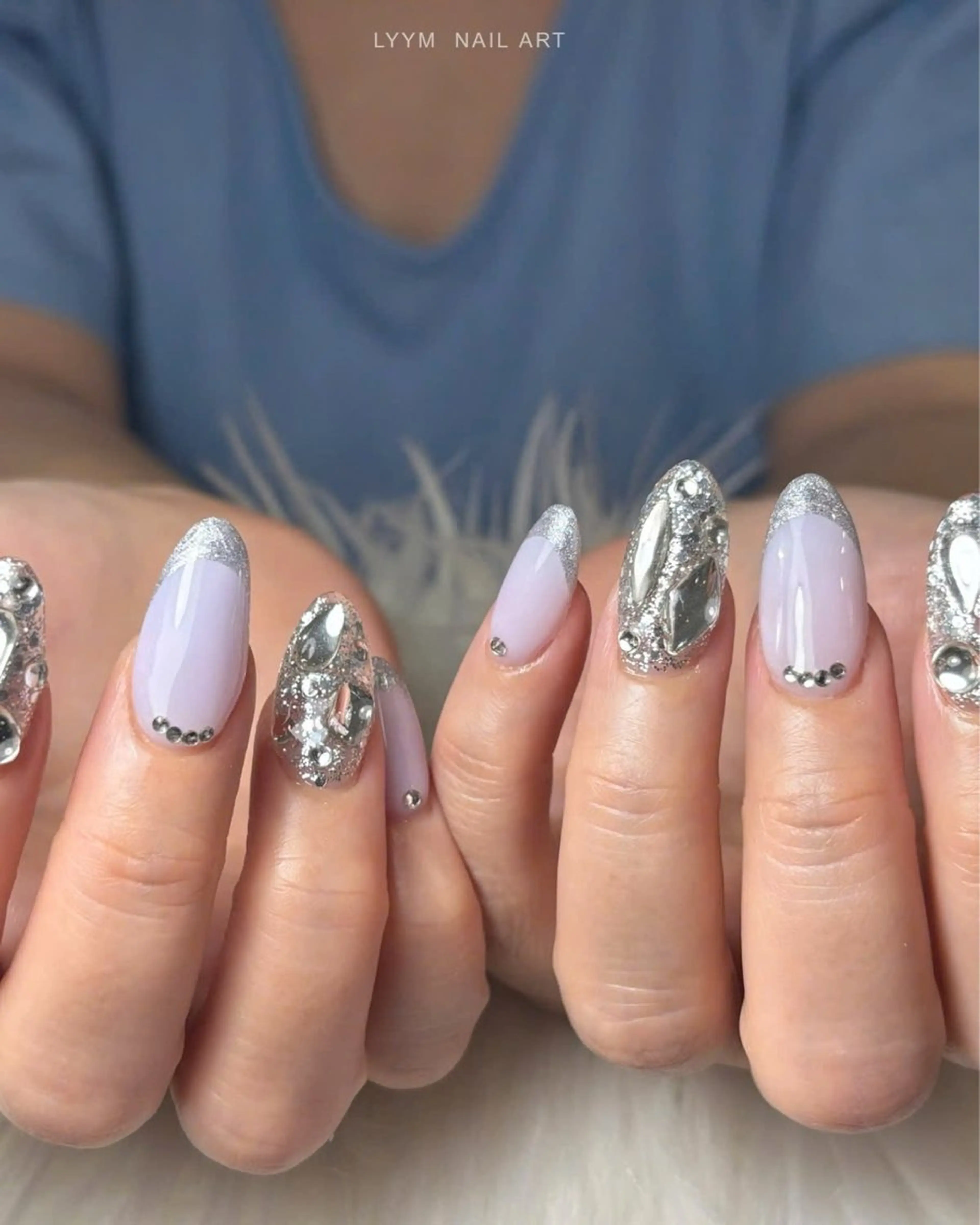 ネイル キラキラネイル 韓国ネイル ラメ(グリッター) シルバー ハンドネイル LYYM Salonのネイルデザイン