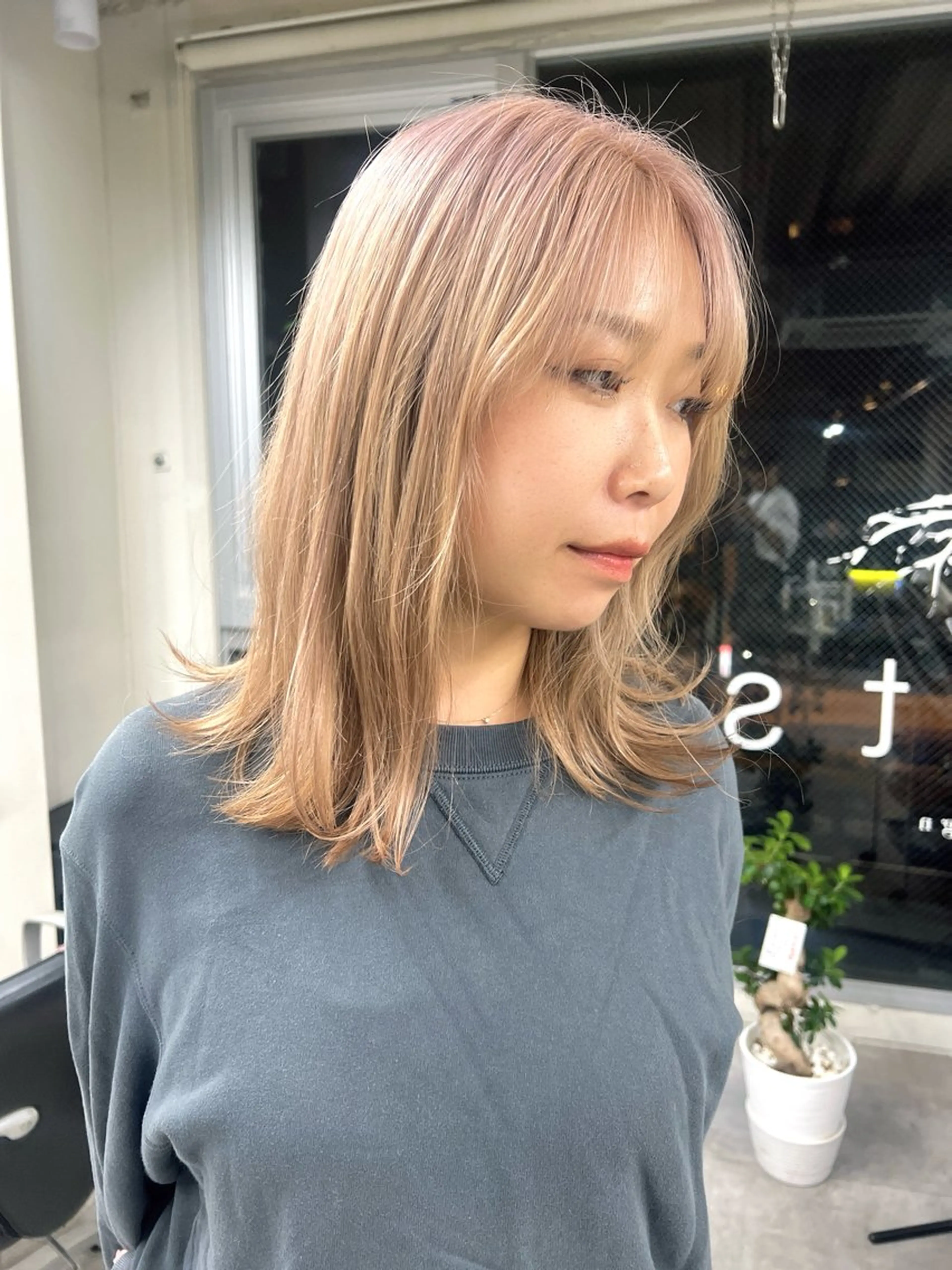 セミロング 髪質改善/透明感 プライベートサロンのヘアスタイル