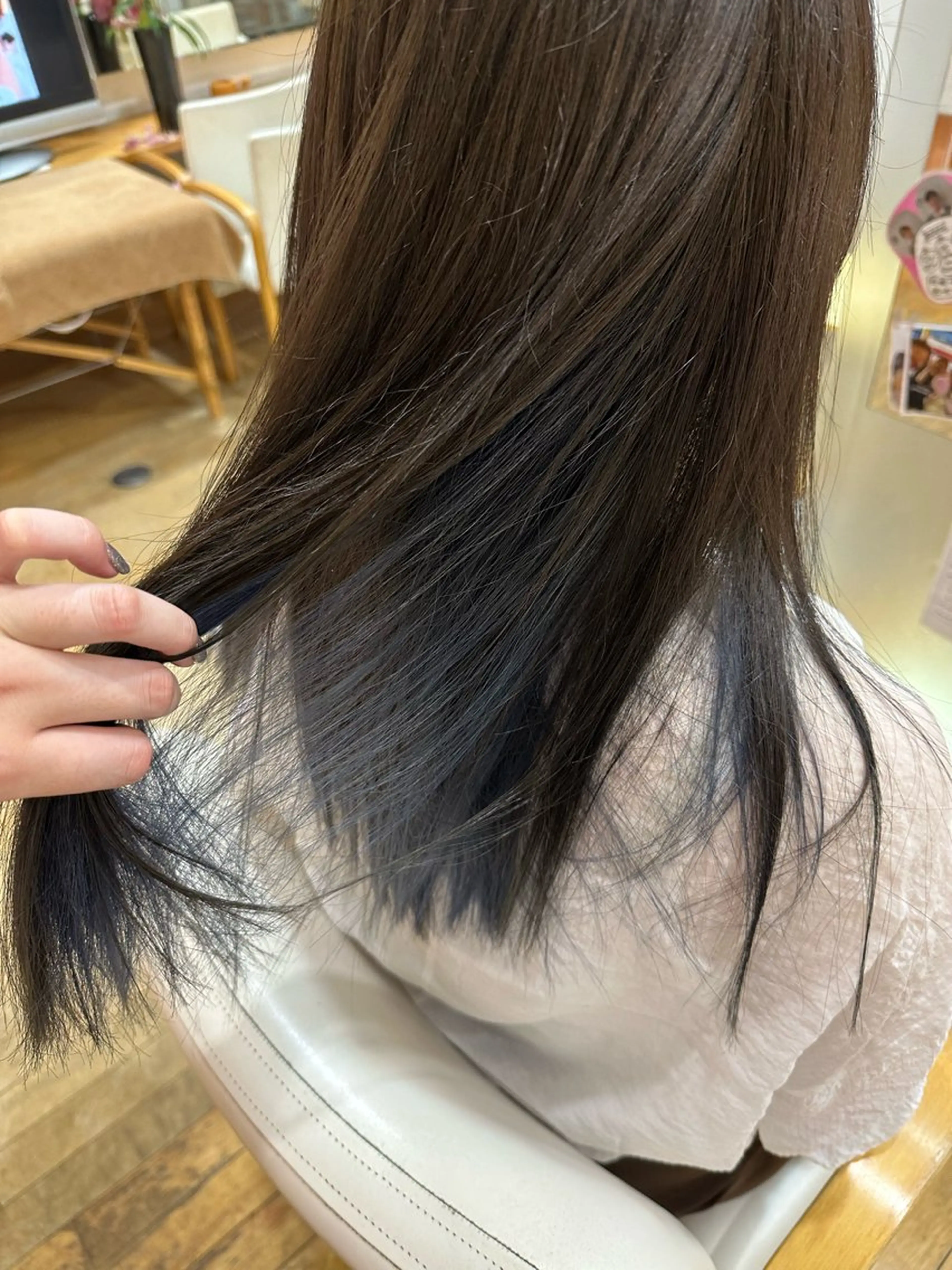 カラー ブルーカラー シルバー 山本 瑠華のヘアスタイル
