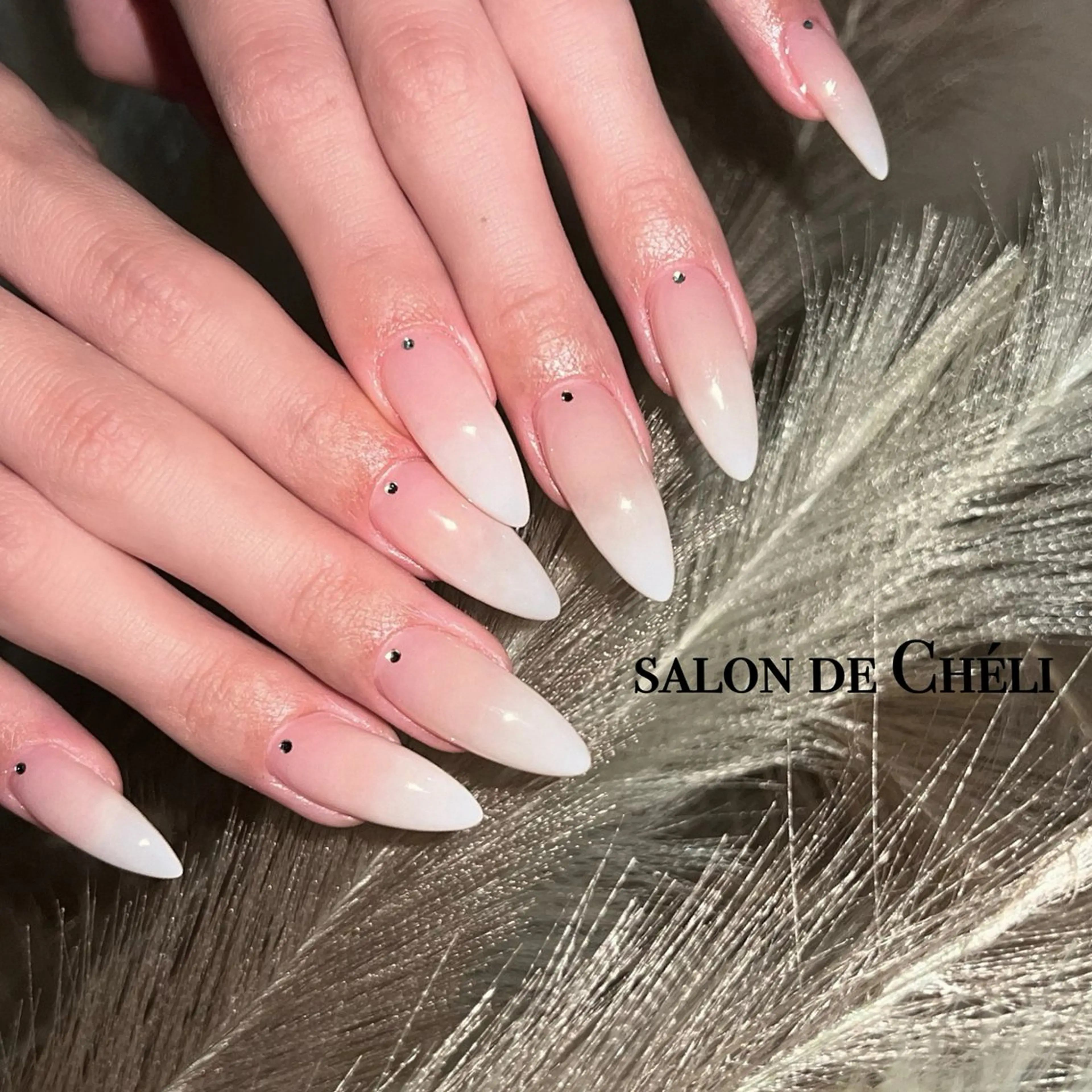 ネイル ホワイト ハンドネイル salon de Chéli所属・salon de Cheliのネイルデザイン