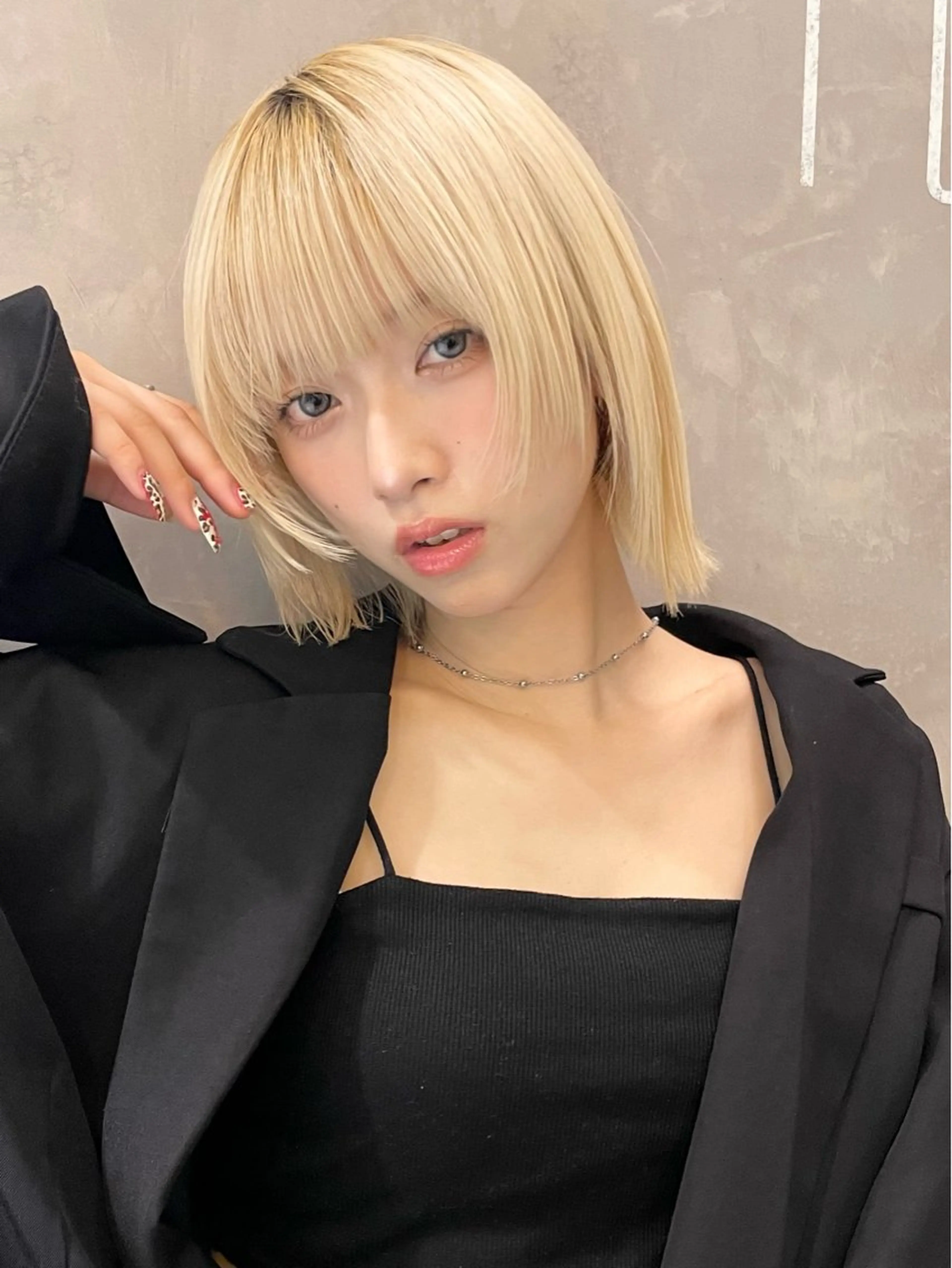 ミディアム 切りっぱなしボブ ワンレンボブ ショートボブ ボブ くびれヘア ヘアカラー ボブ/デザインカラー /表参道/新井美有紀のヘアスタイル