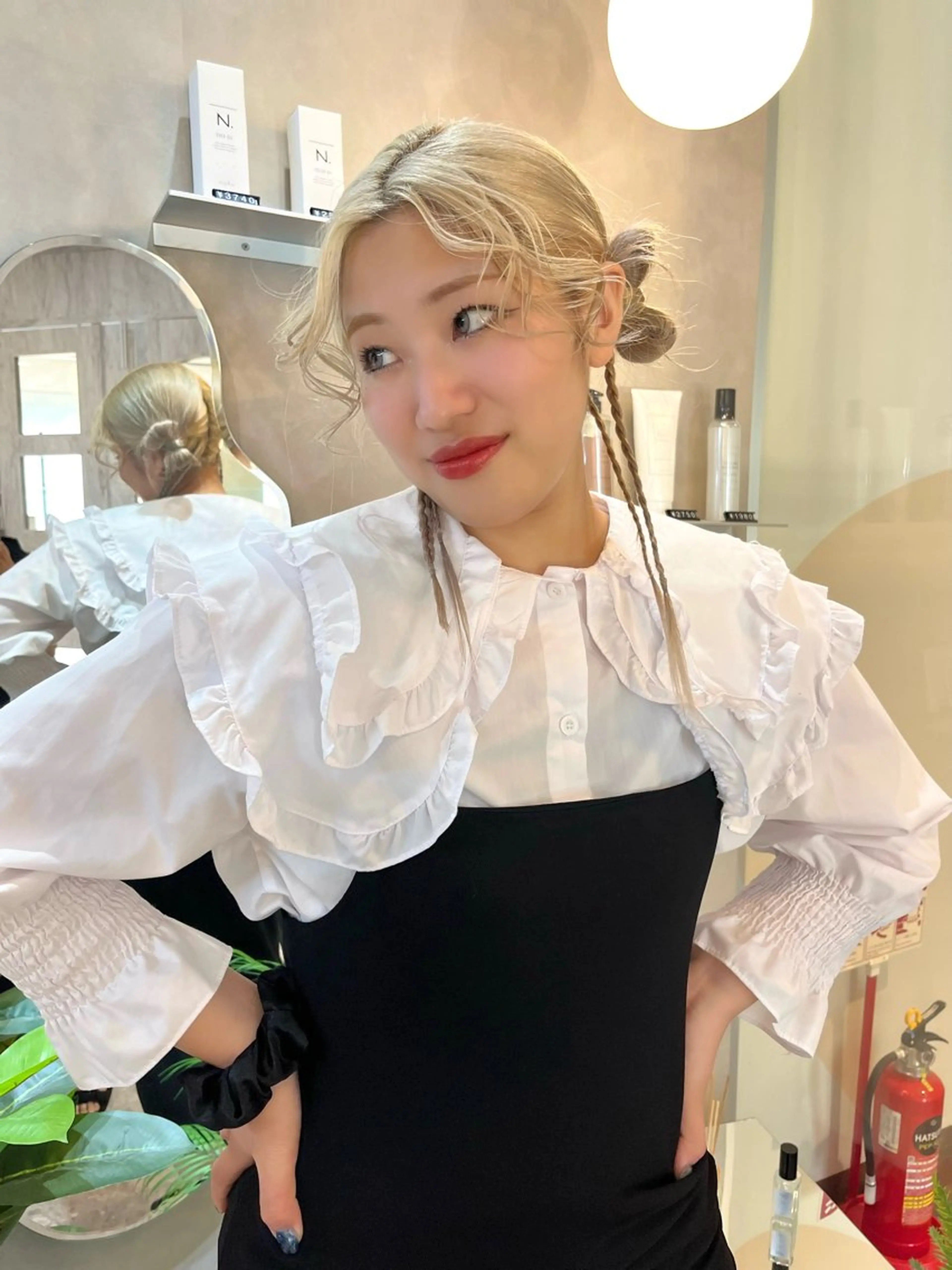 セミロング カラー ヘアアレンジ ハイトーンカラー ヘアセット このか🕊️ベージュ /グレージュ/カットのヘアスタイル